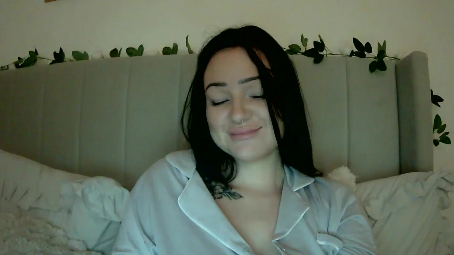 Gallery image thumbnail from BooXOXOX's myfreecams stream on, 12/15/2024, 23:31 image 1 of 20