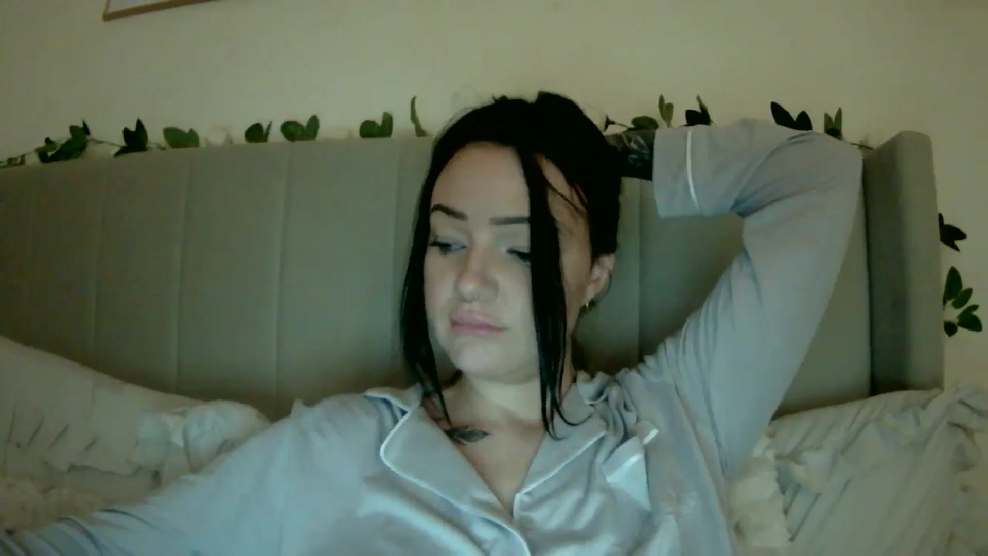 Gallery image thumbnail from BooXOXOX's myfreecams stream on, 12/15/2024, 23:31 image 2 of 20