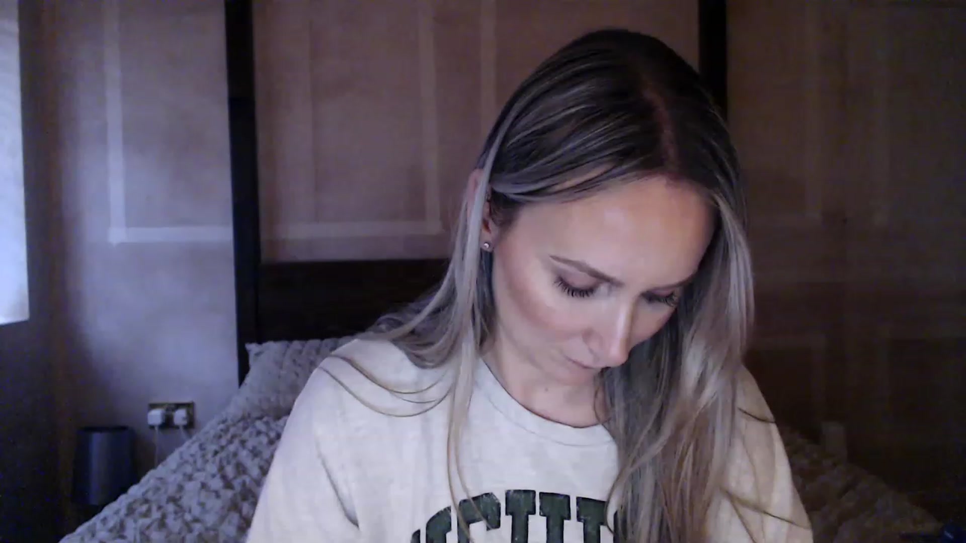 Gallery image thumbnail from Boob_Jiggler's myfreecams stream on, 12/20/2022, 16:11 image 19 of 20
