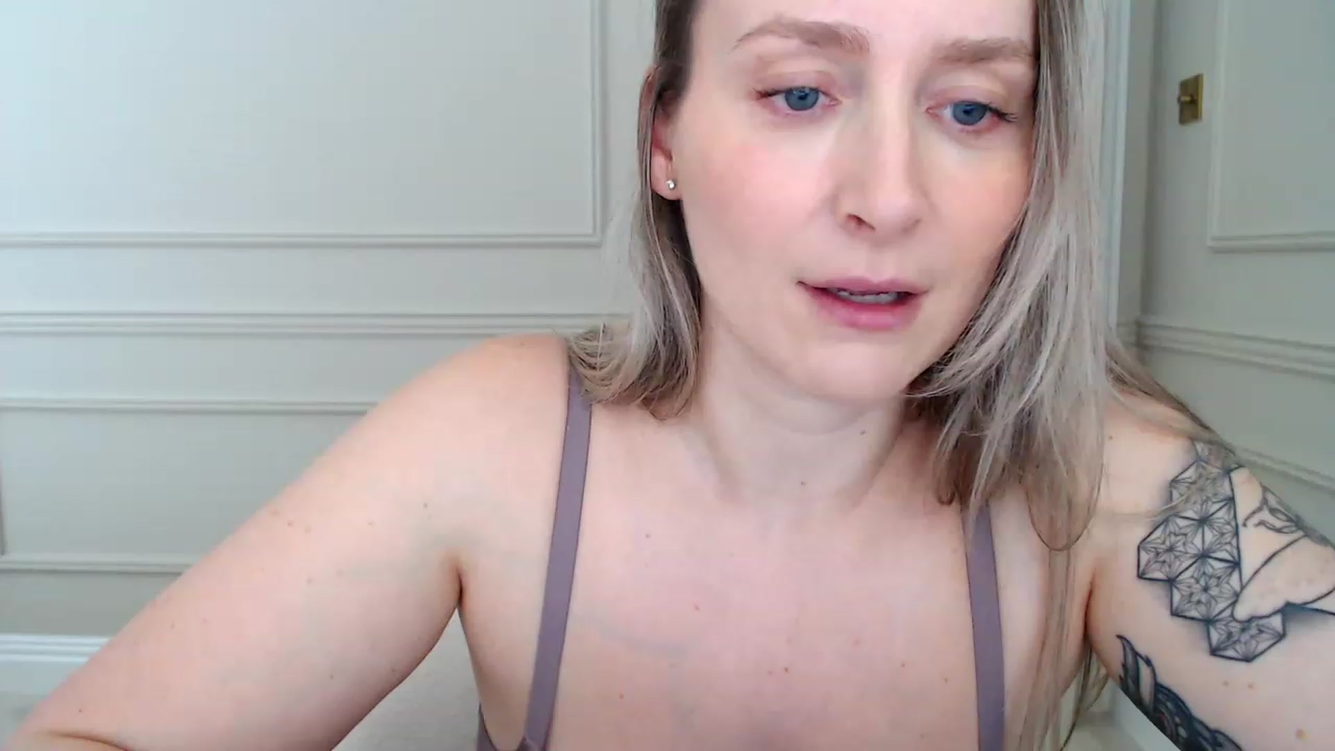 Gallery image thumbnail from Boob_Jiggler's myfreecams stream on, 07/13/2023, 13:00 image 10 of 20