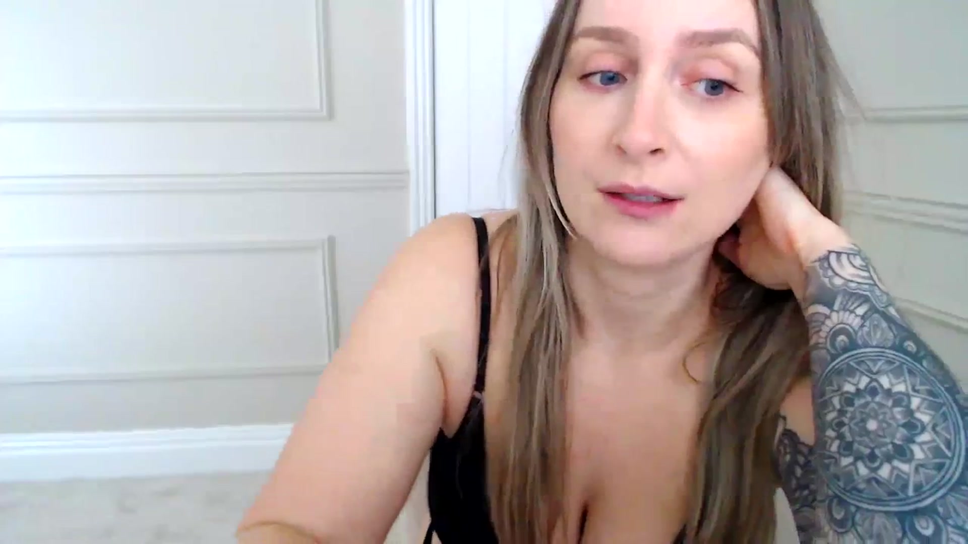 Gallery image thumbnail from Boob_Jiggler's myfreecams stream on, 11/15/2023, 13:01 image 10 of 20