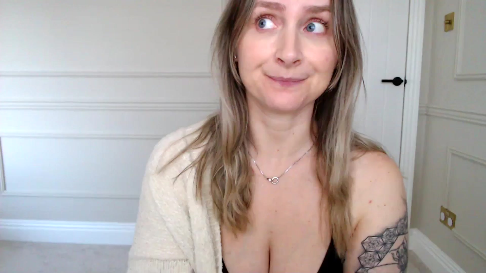 Gallery image thumbnail from Boob_Jiggler's myfreecams stream on, 12/19/2023, 14:56 image 11 of 20