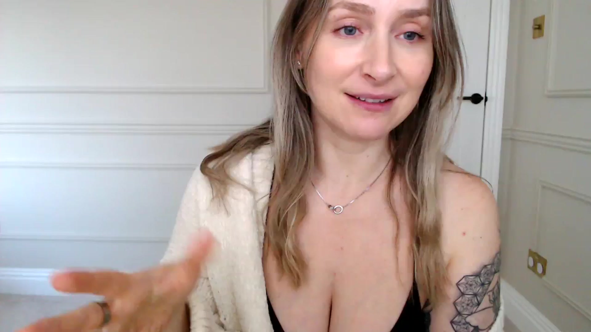 Gallery image thumbnail from Boob_Jiggler's myfreecams stream on, 12/19/2023, 14:56 image 5 of 20