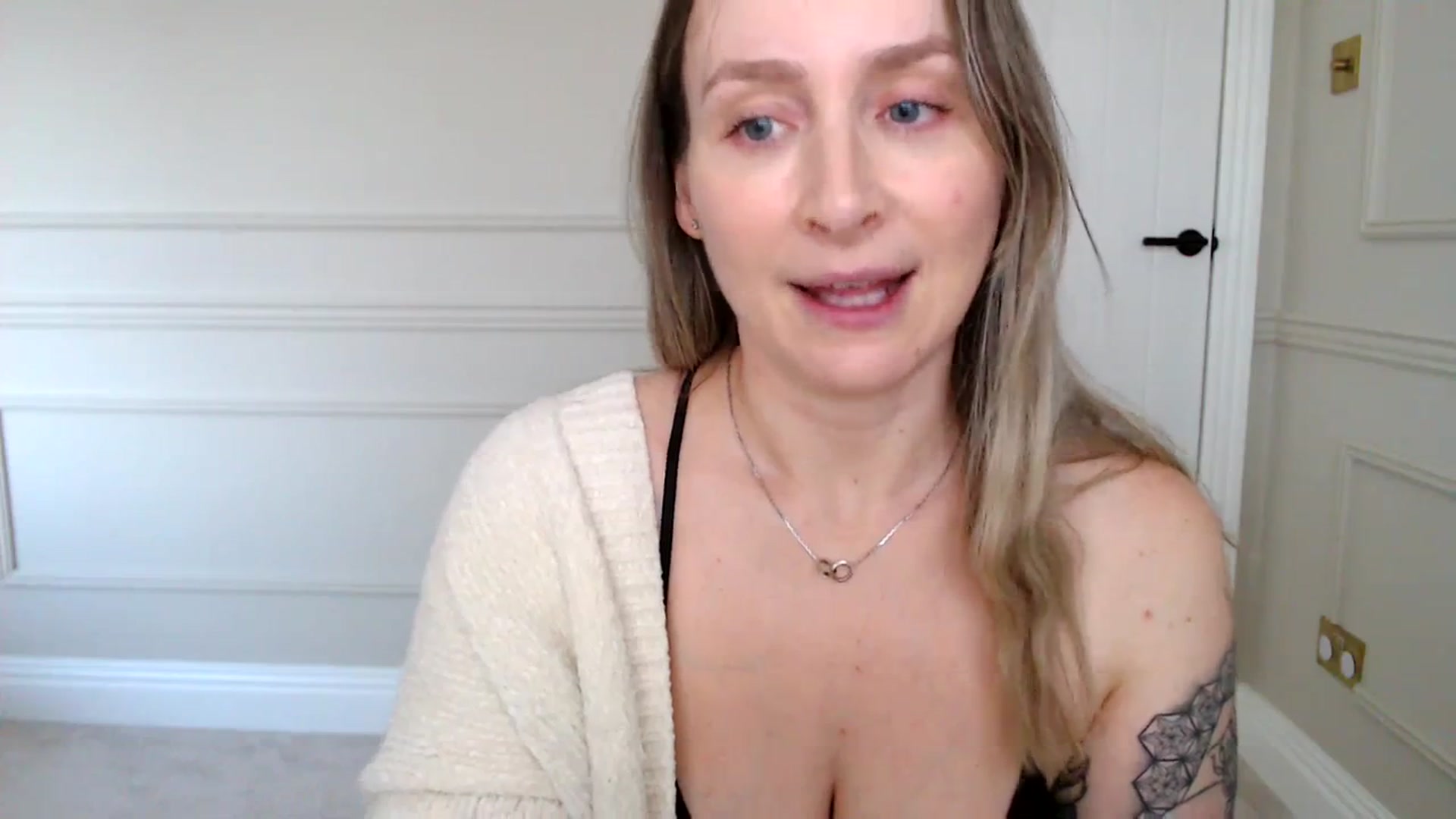 Gallery image thumbnail from Boob_Jiggler's myfreecams stream on, 12/19/2023, 14:56 image 9 of 20