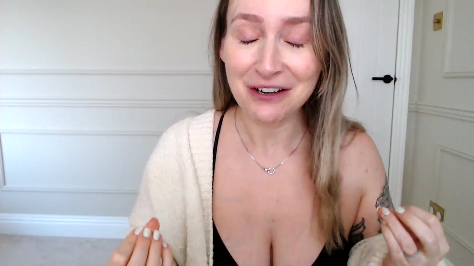 Gallery image thumbnail from Boob_Jiggler's myfreecams stream on, 12/19/2023, 14:56 image 8 of 20