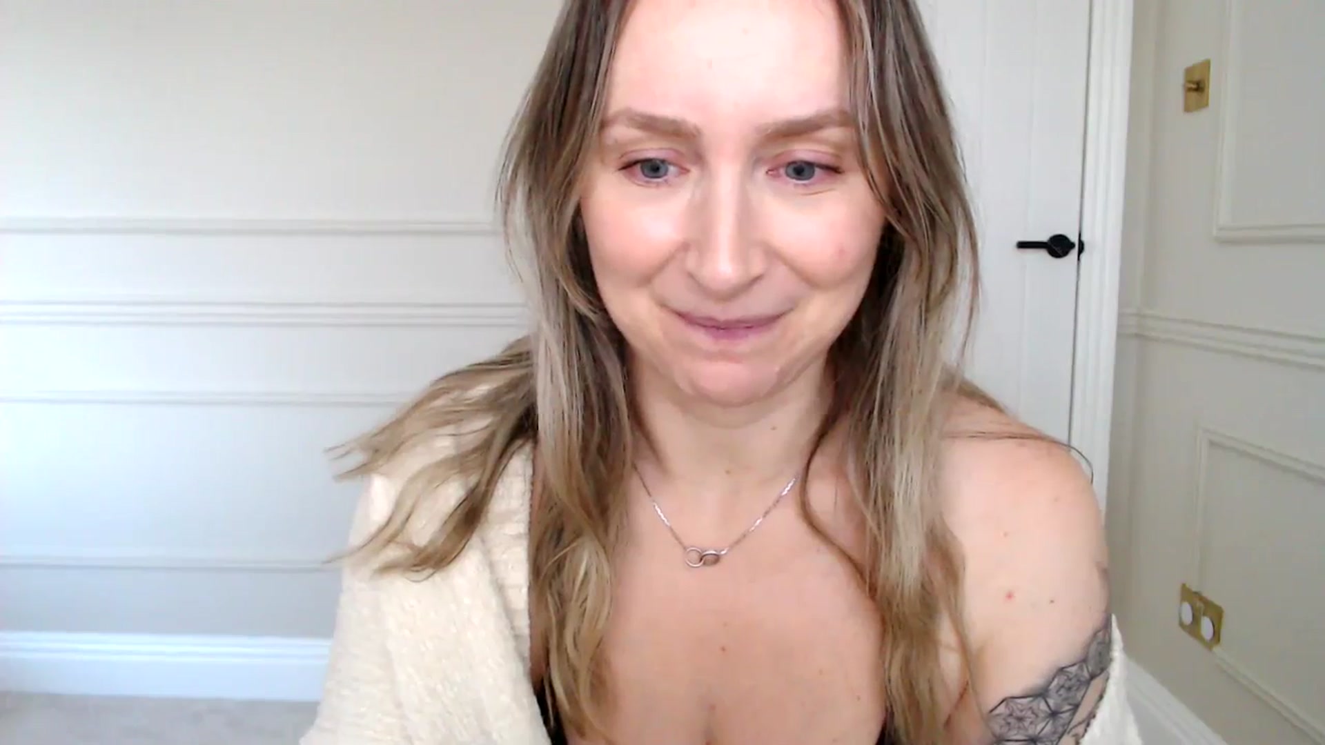 Gallery image thumbnail from Boob_Jiggler's myfreecams stream on, 12/19/2023, 14:56 image 4 of 20