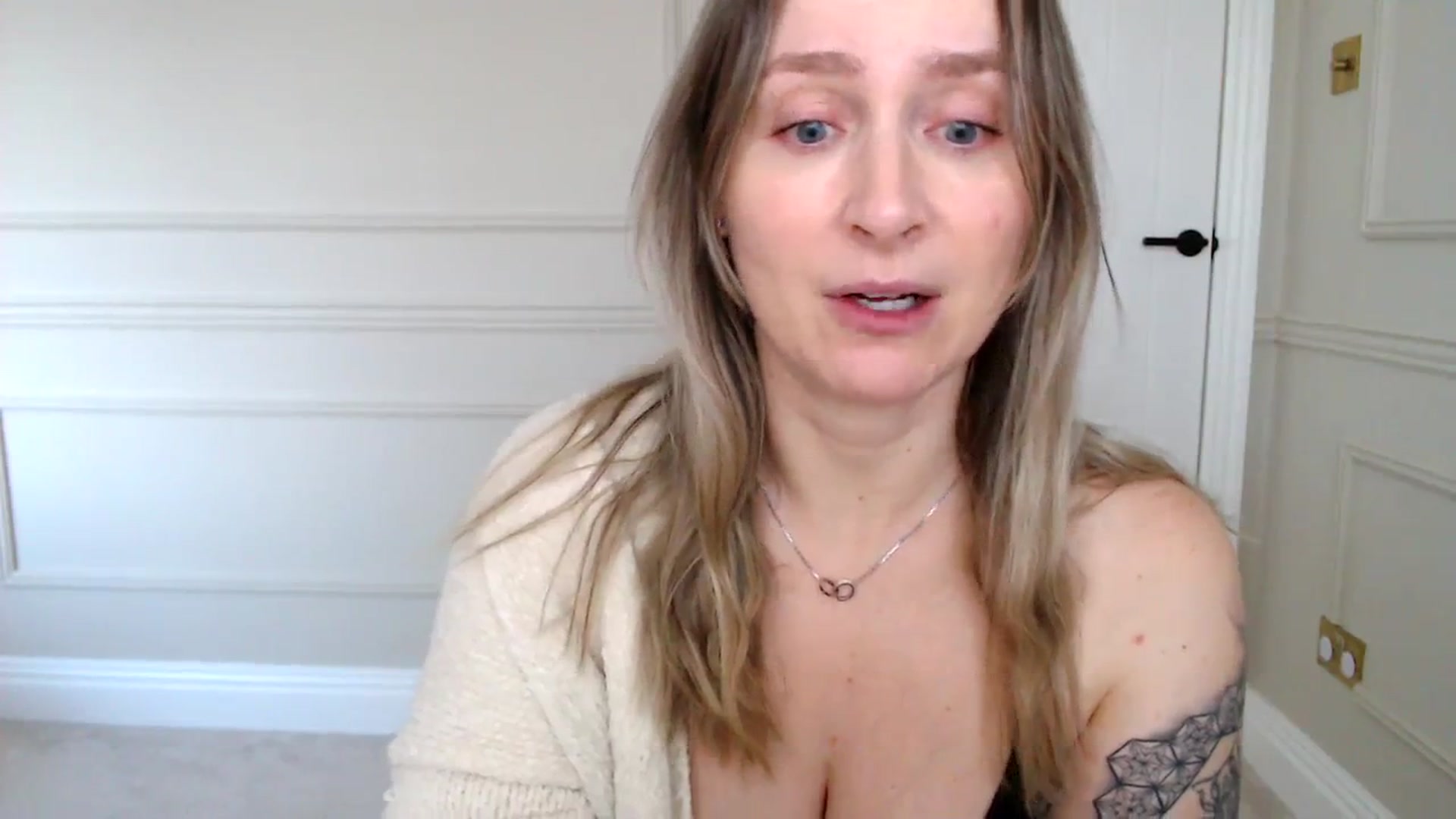 Gallery image thumbnail from Boob_Jiggler's myfreecams stream on, 12/19/2023, 14:56 image 10 of 20