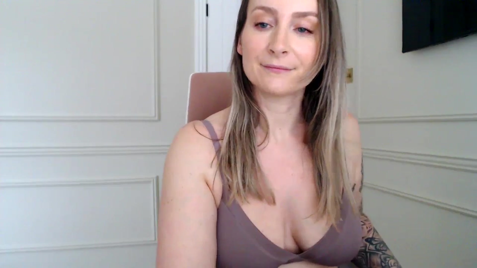 Gallery image thumbnail from Boob_Jiggler's myfreecams stream on, 01/29/2024, 13:02 image 9 of 20