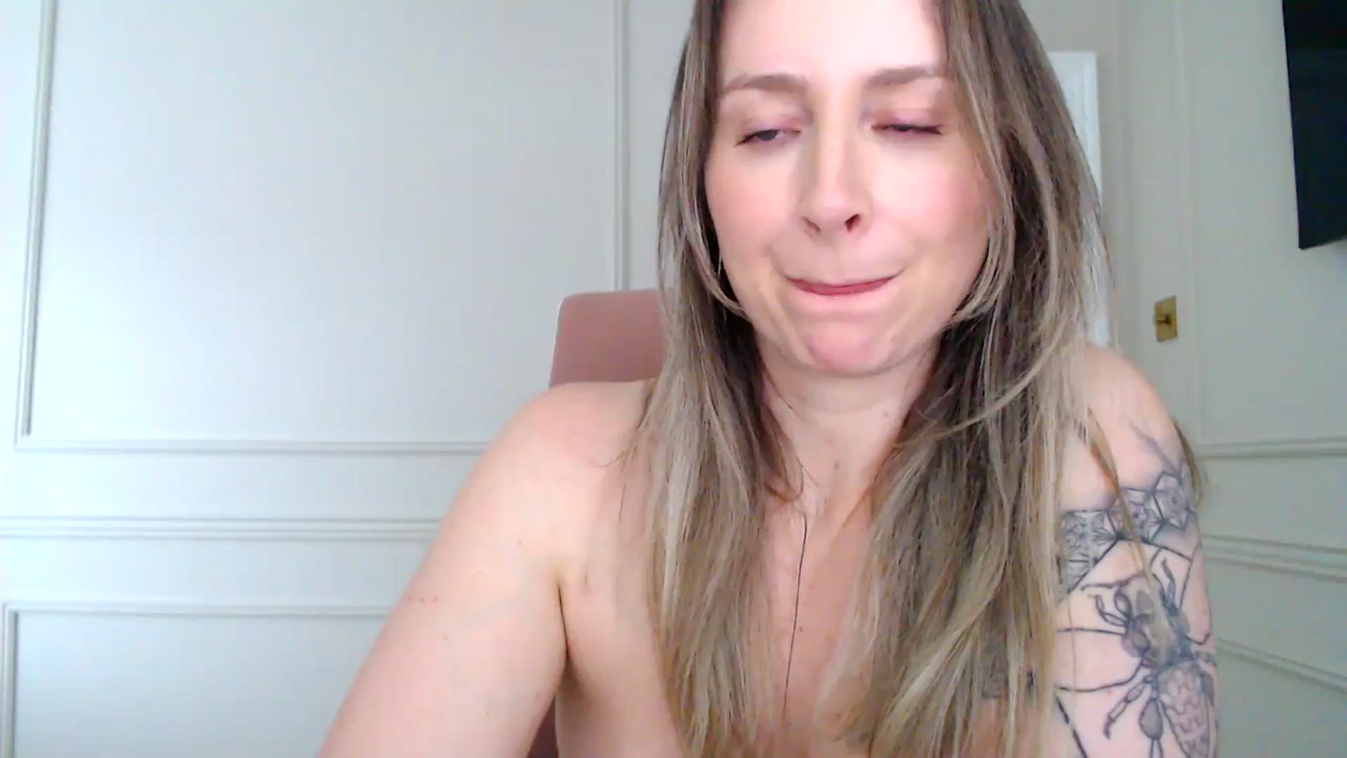 Gallery image thumbnail from Boob_Jiggler's myfreecams stream on, 03/15/2024, 14:01 image 17 of 20