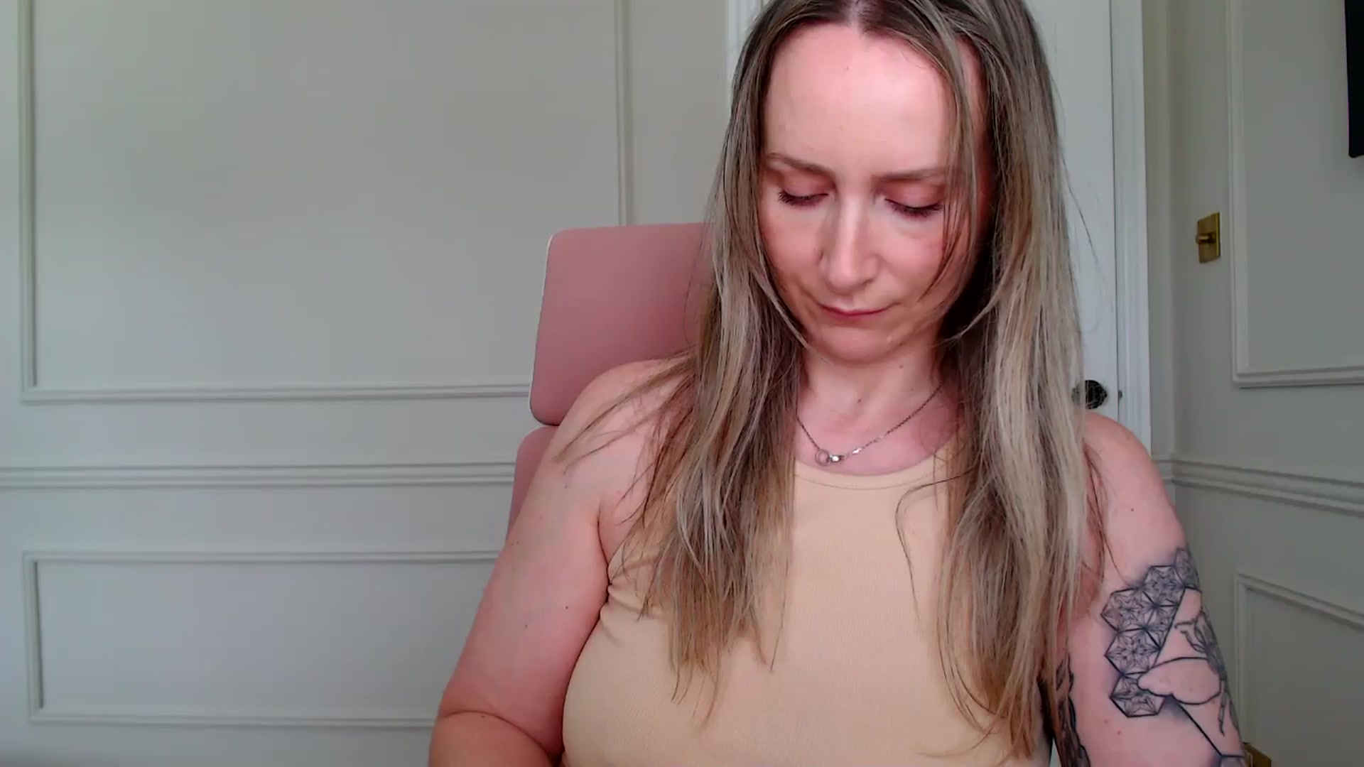 Gallery image thumbnail from Boob_Jiggler's myfreecams stream on, 05/13/2024, 13:06 image 7 of 20