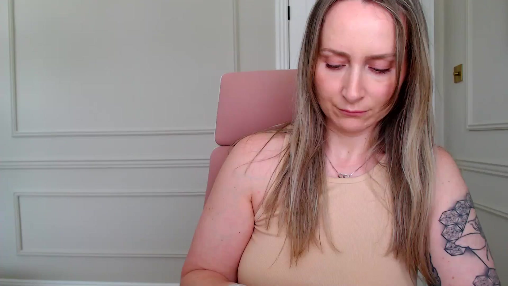 Gallery image thumbnail from Boob_Jiggler's myfreecams stream on, 05/13/2024, 13:06 image 18 of 20