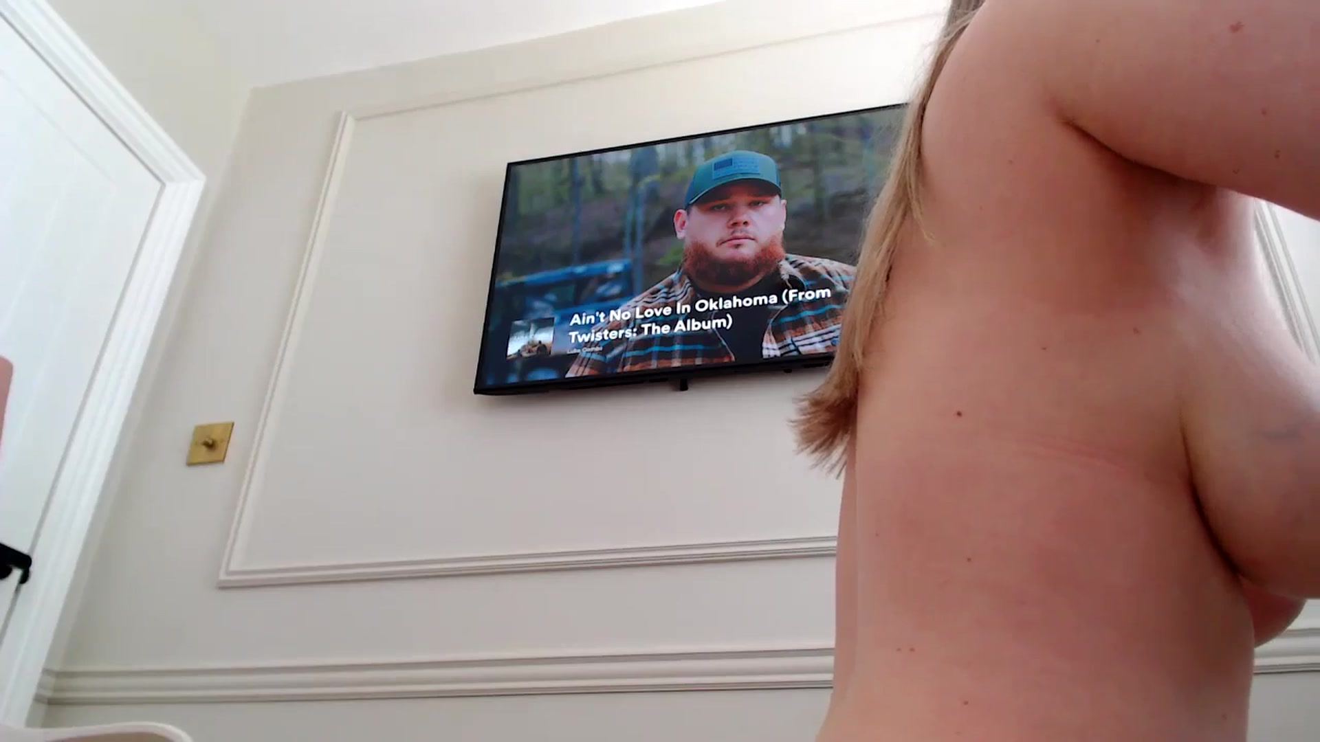Gallery image thumbnail from Boob_Jiggler's myfreecams stream on, 06/27/2024, 13:16 image 15 of 20