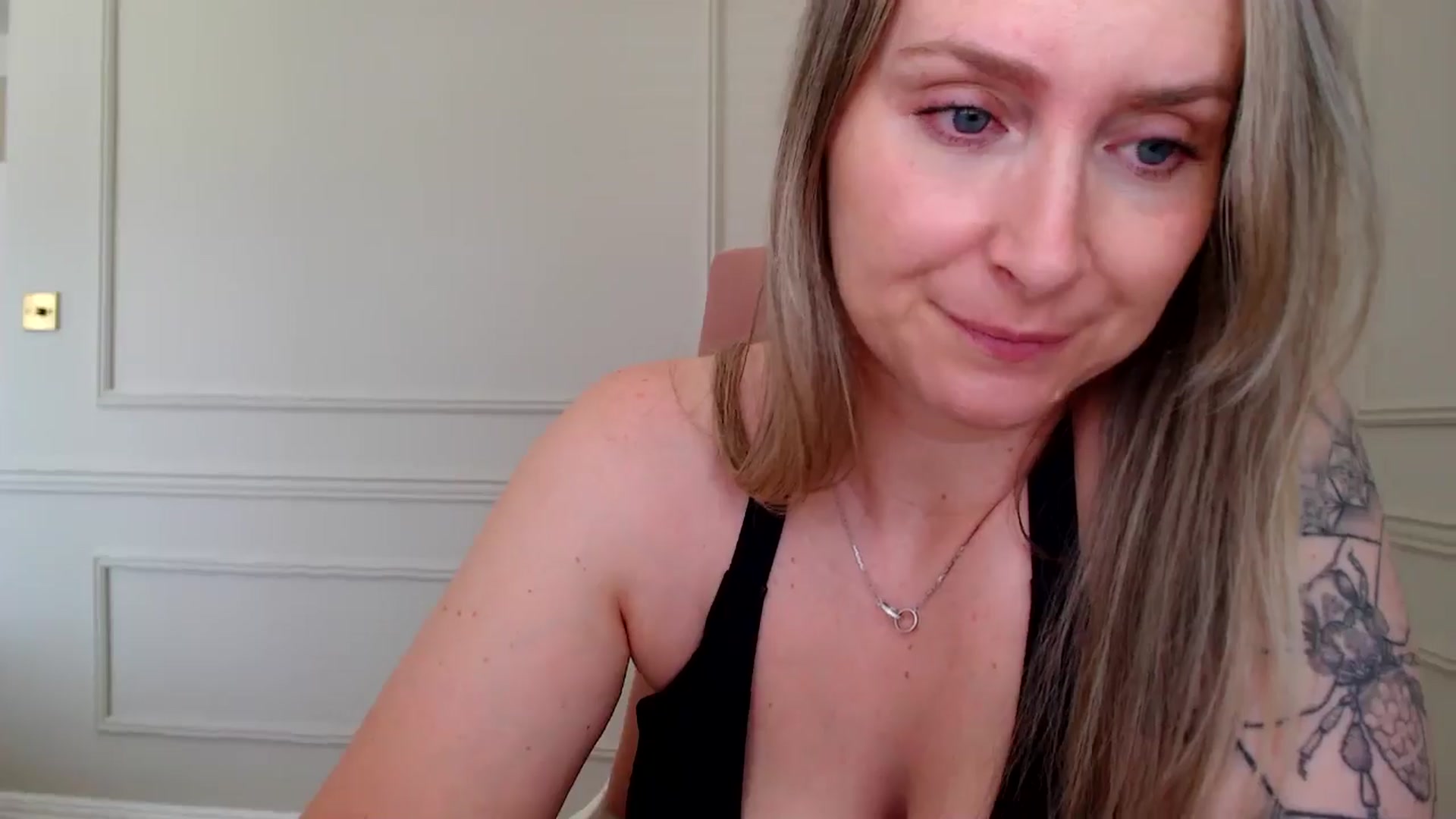 Gallery image thumbnail from Boob_Jiggler's myfreecams stream on, 07/29/2024, 13:22 image 10 of 20