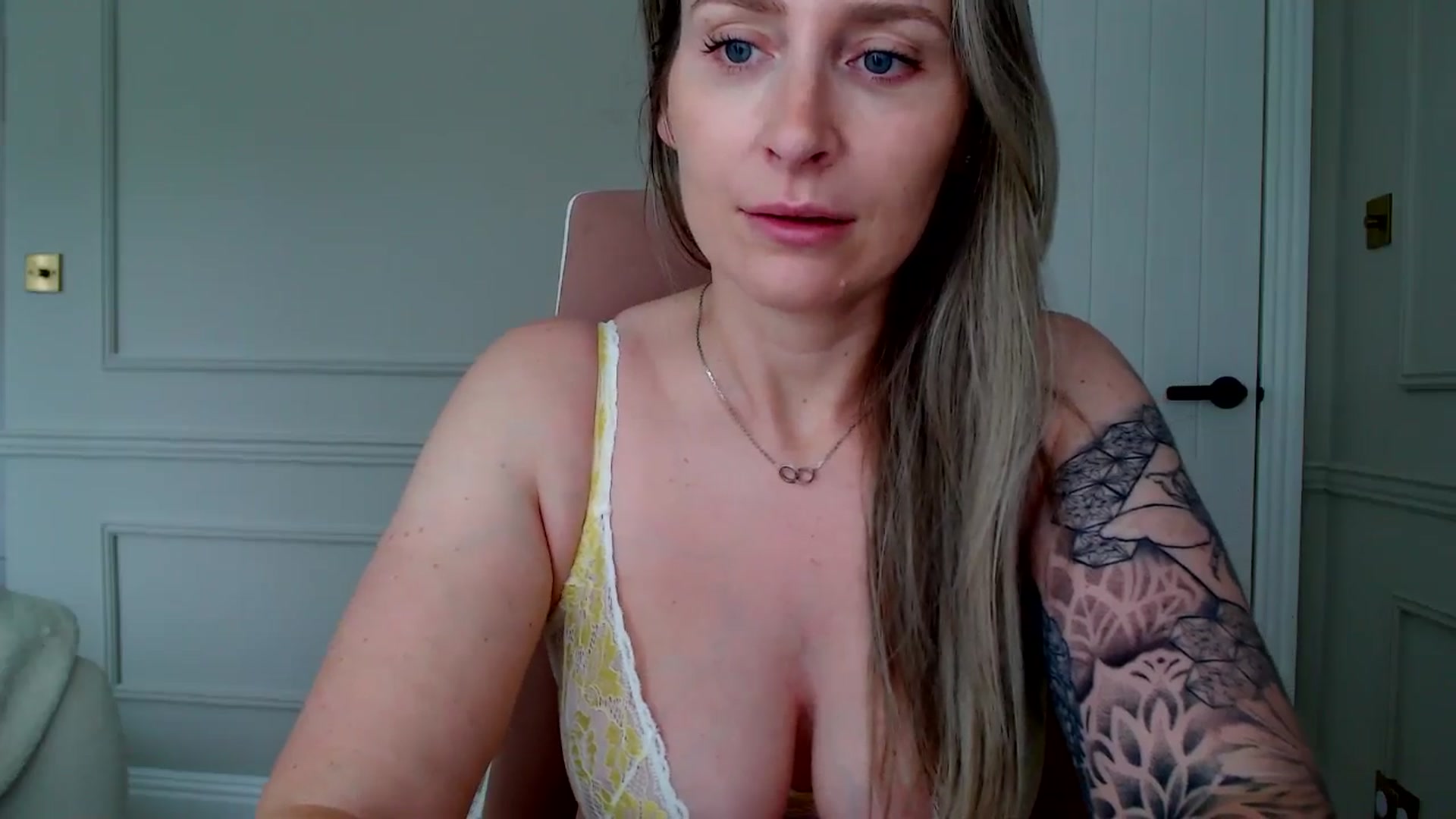 Gallery image thumbnail from Boob_Jiggler's myfreecams stream on, 10/01/2024, 13:47 image 3 of 20