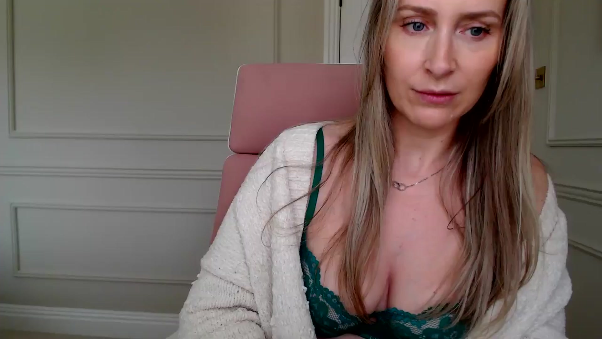 Gallery image thumbnail from Boob_Jiggler's myfreecams stream on, 10/04/2024, 13:17 image 5 of 20