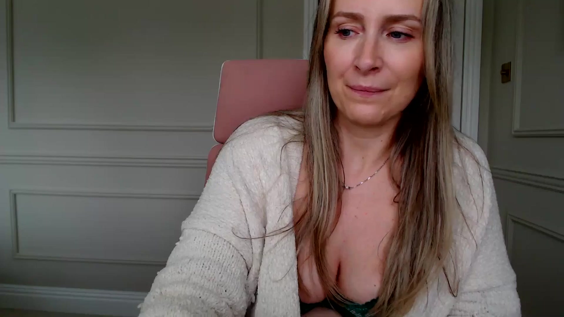 Gallery image thumbnail from Boob_Jiggler's myfreecams stream on, 10/04/2024, 13:17 image 3 of 20