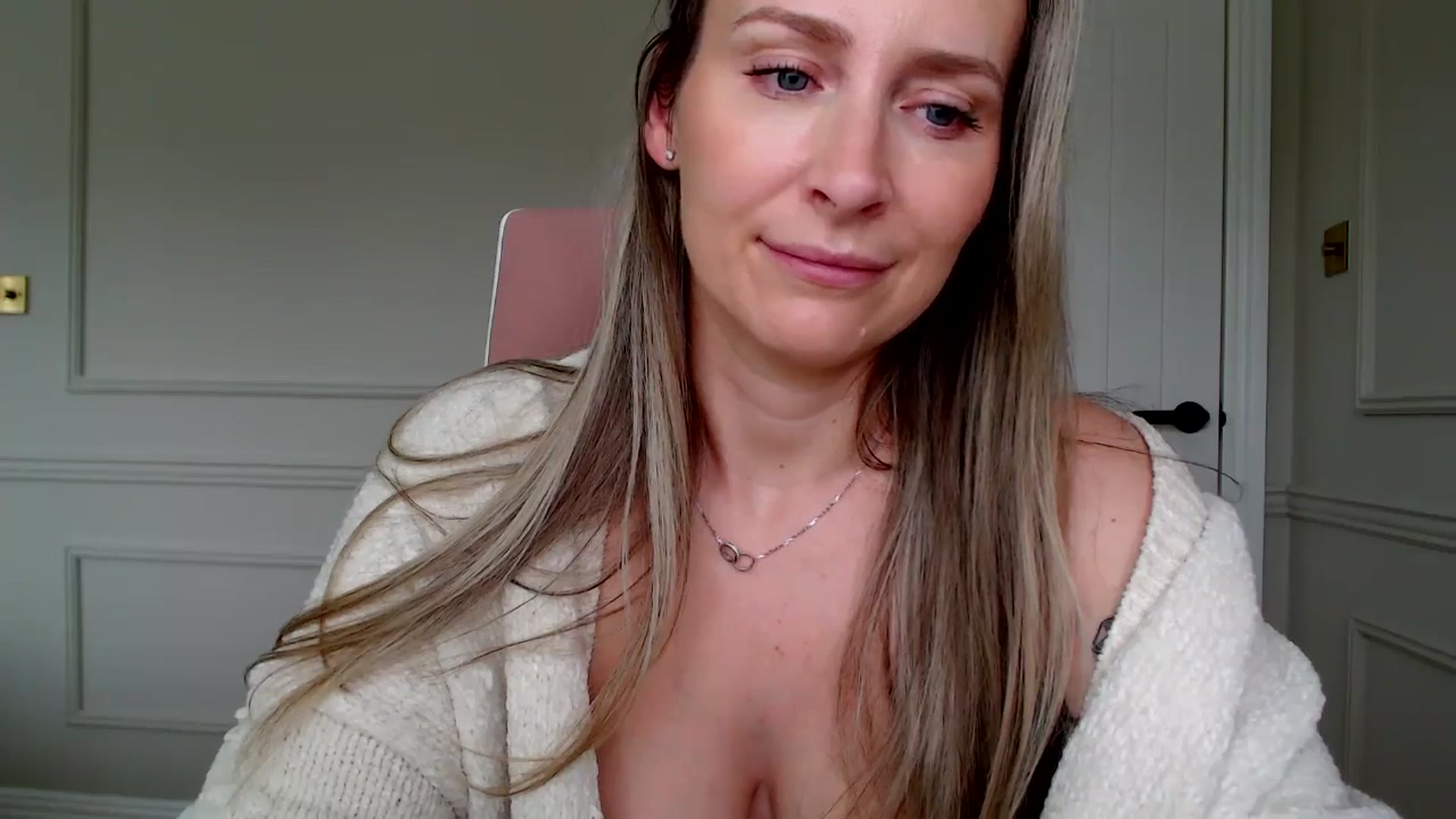 Gallery image thumbnail from Boob_Jiggler's myfreecams stream on, 10/04/2024, 13:17 image 13 of 20