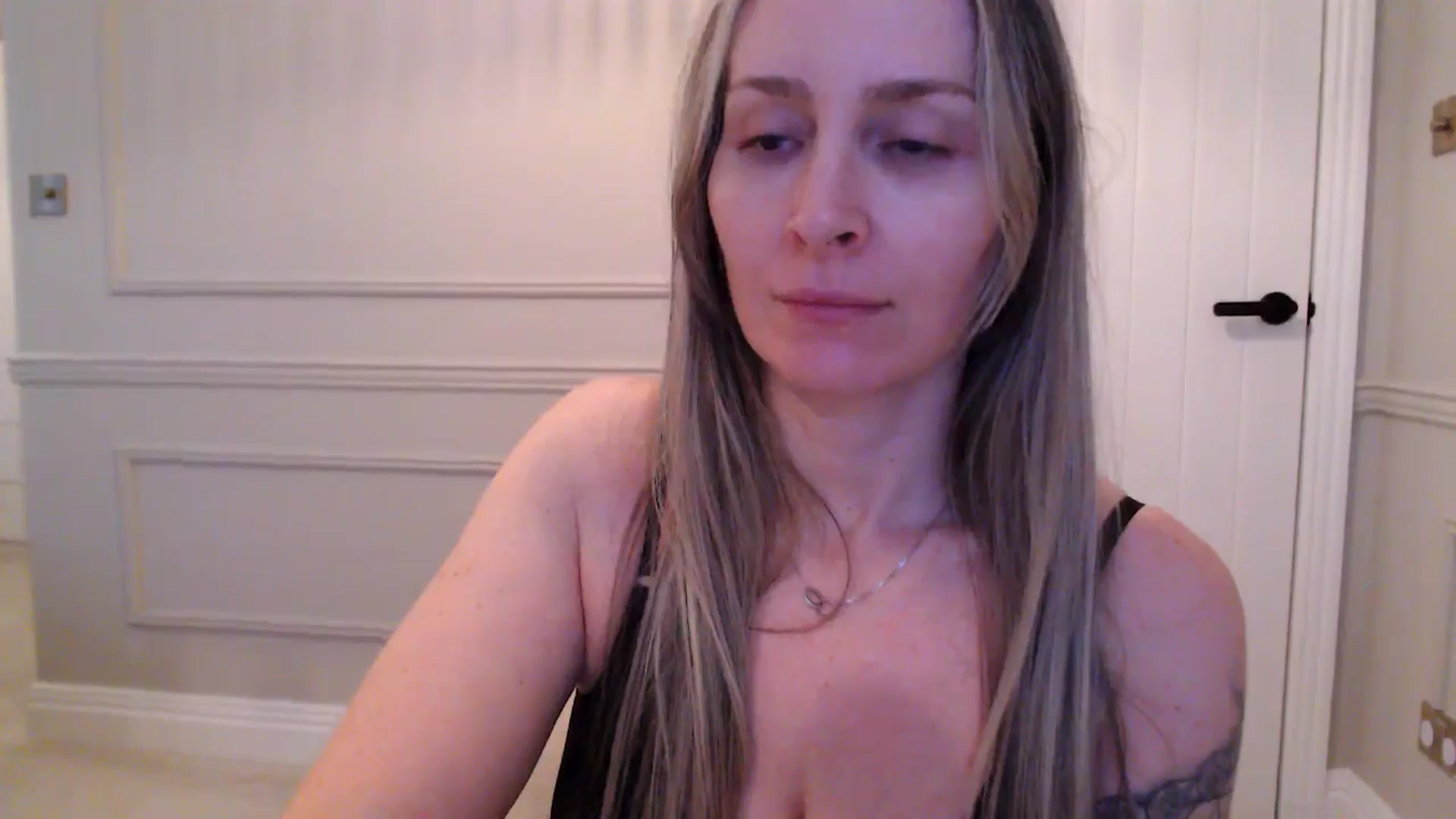 Gallery image thumbnail from Boob_Jiggler's myfreecams stream on, 12/10/2024, 15:46 image 17 of 20