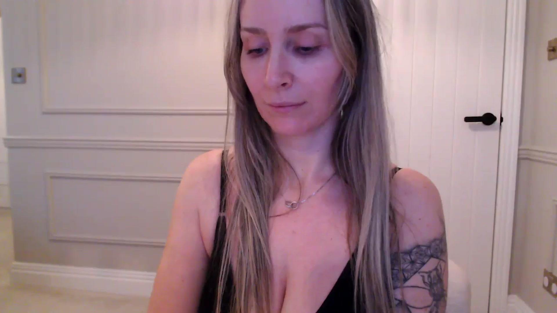 Gallery image thumbnail from Boob_Jiggler's myfreecams stream on, 12/10/2024, 15:46 image 18 of 20