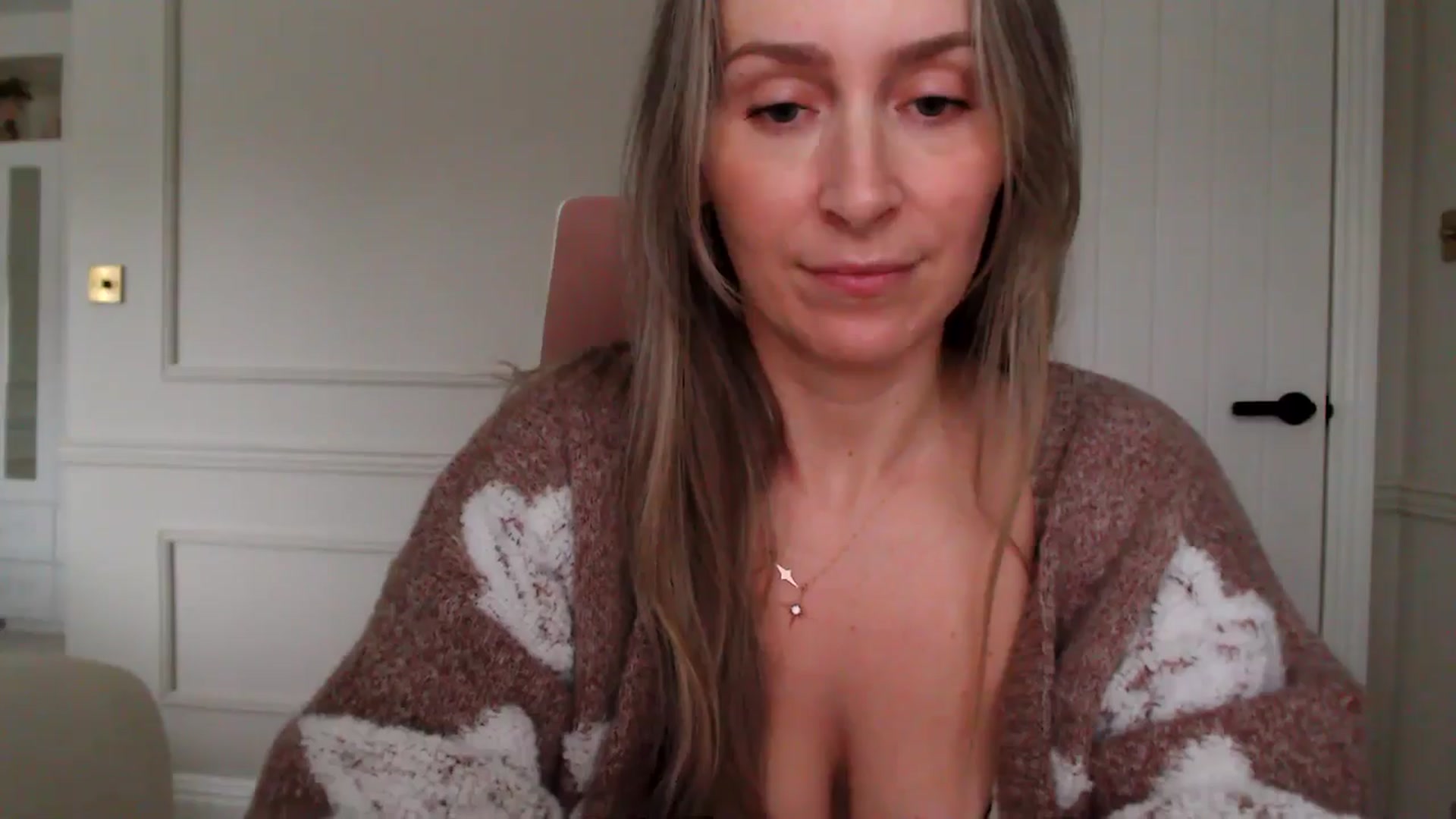 Gallery image thumbnail from Boob_Jiggler's myfreecams stream on, 01/04/2025, 16:51 image 10 of 20