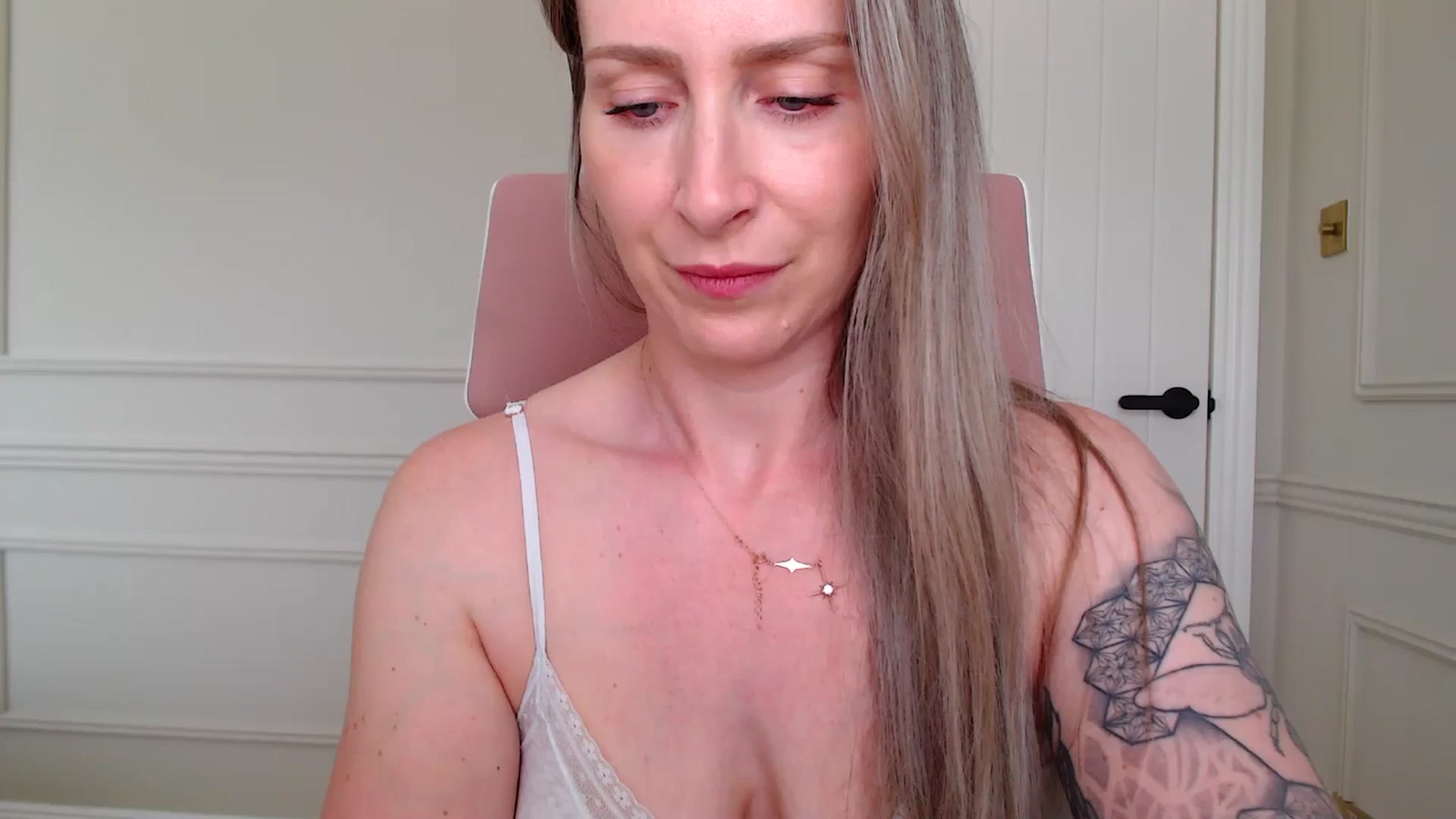 Gallery image thumbnail from Boob_Jiggler's myfreecams stream on, 05/18/2025, 15:20 image 11 of 20