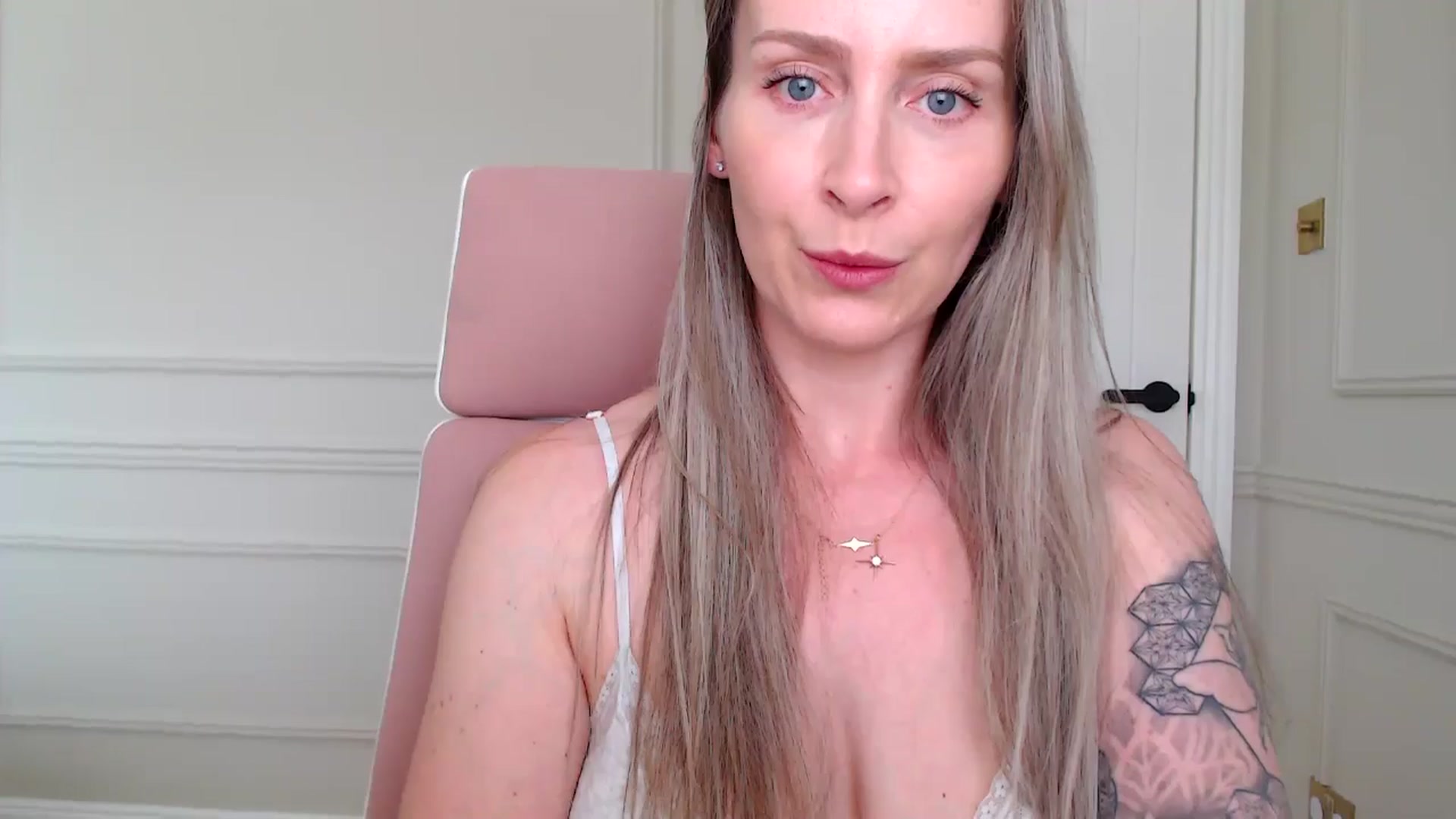 Gallery image thumbnail from Boob_Jiggler's myfreecams stream on, 05/18/2025, 15:20 image 16 of 20