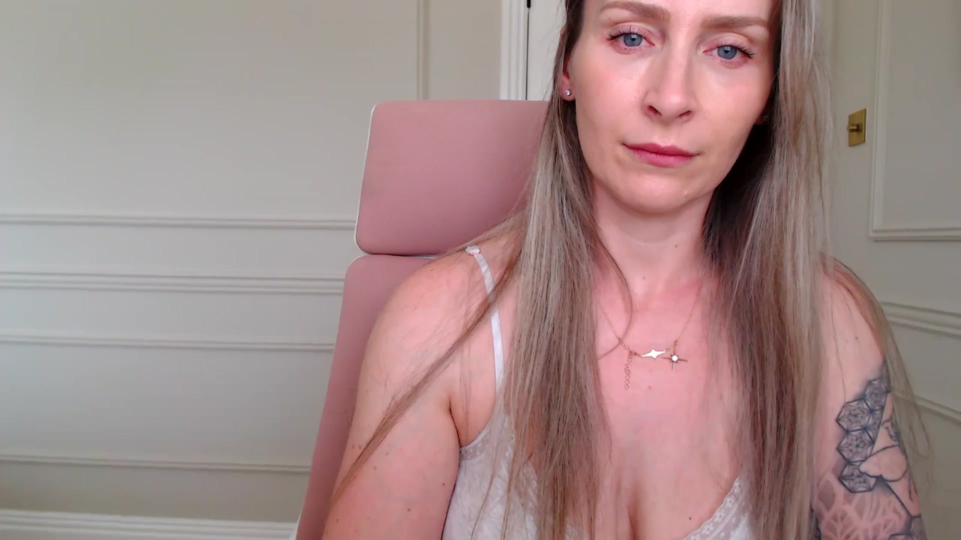 Gallery image thumbnail from Boob_Jiggler's myfreecams stream on, 05/18/2025, 15:20 image 9 of 20