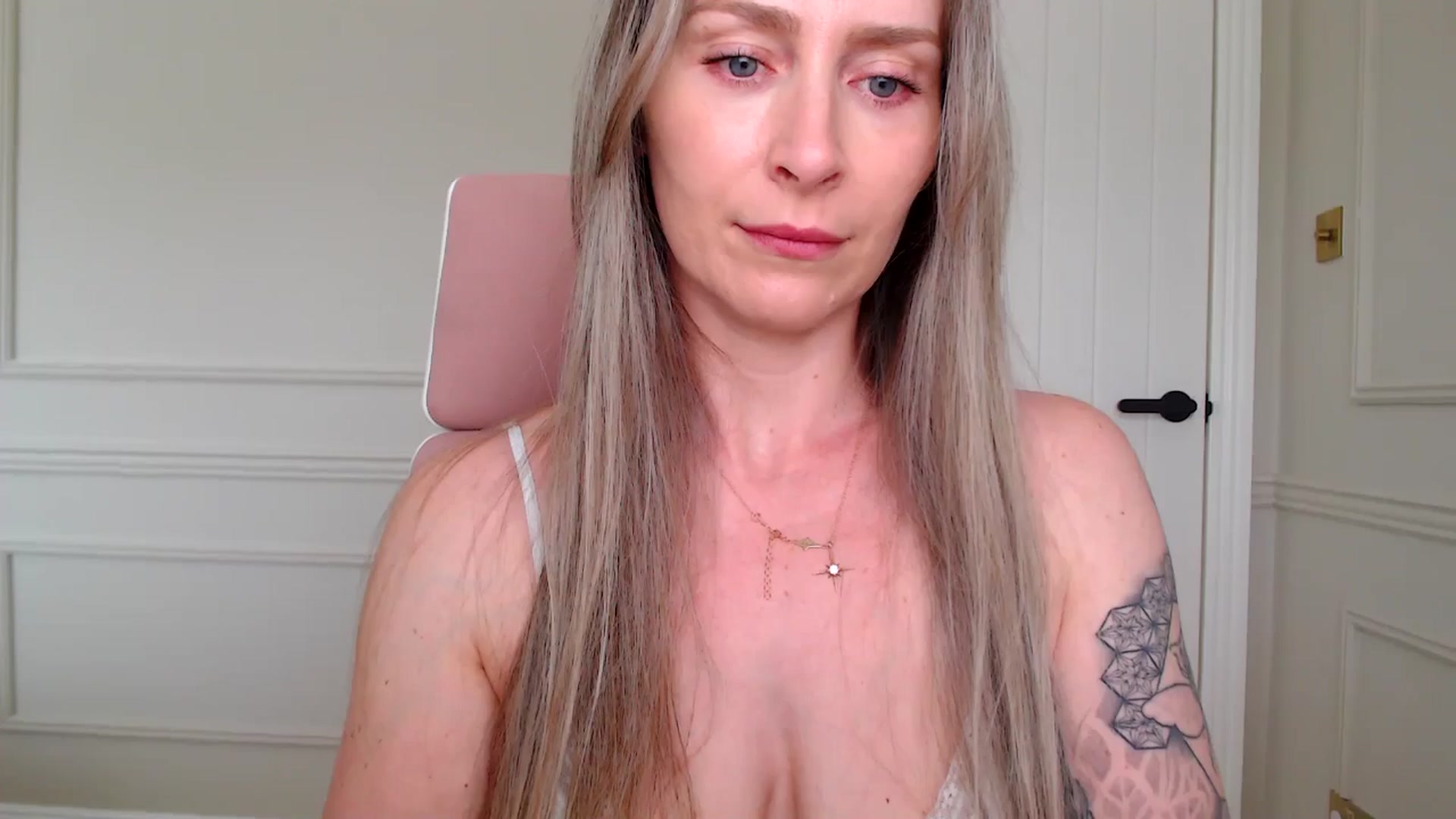 Gallery image thumbnail from Boob_Jiggler's myfreecams stream on, 05/18/2025, 15:20 image 14 of 20