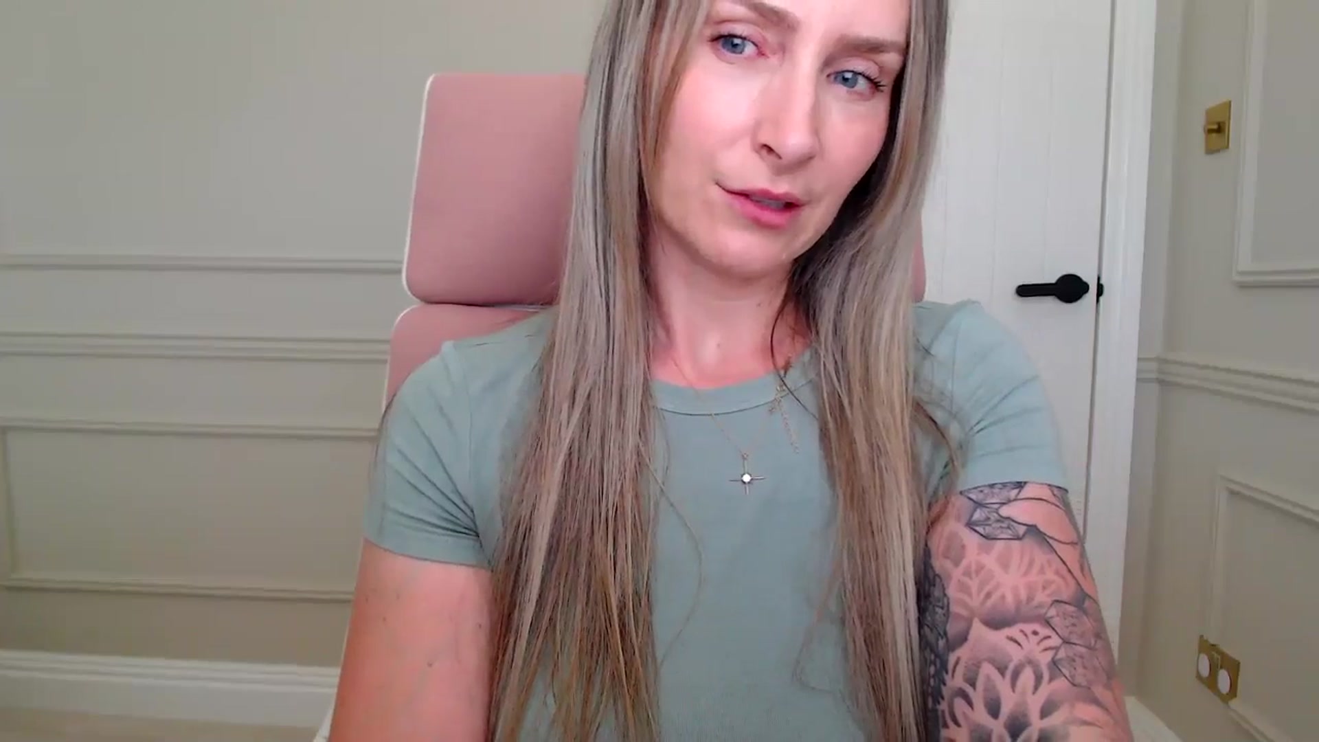 Gallery image thumbnail from Boob_Jiggler's myfreecams stream on, 06/19/2025, 13:30 image 13 of 20