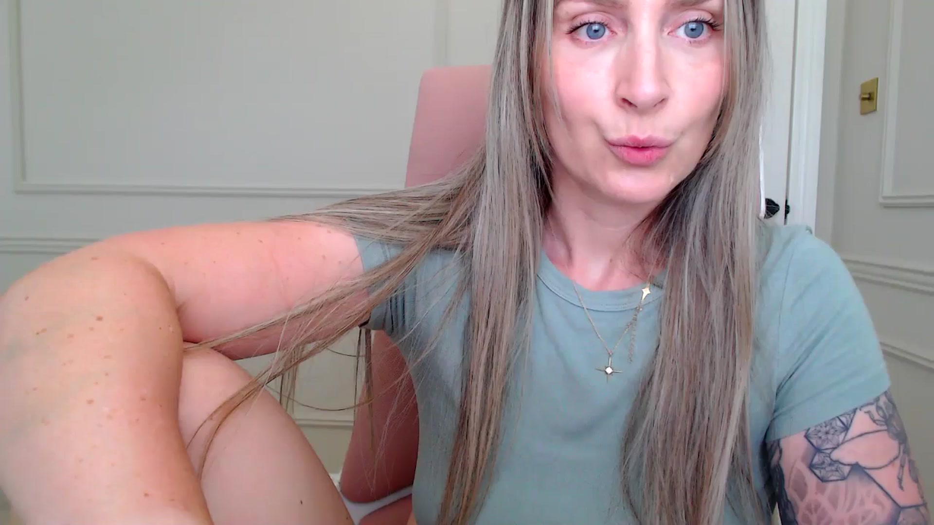Gallery image thumbnail from Boob_Jiggler's myfreecams stream on, 06/19/2025, 13:30 image 15 of 20