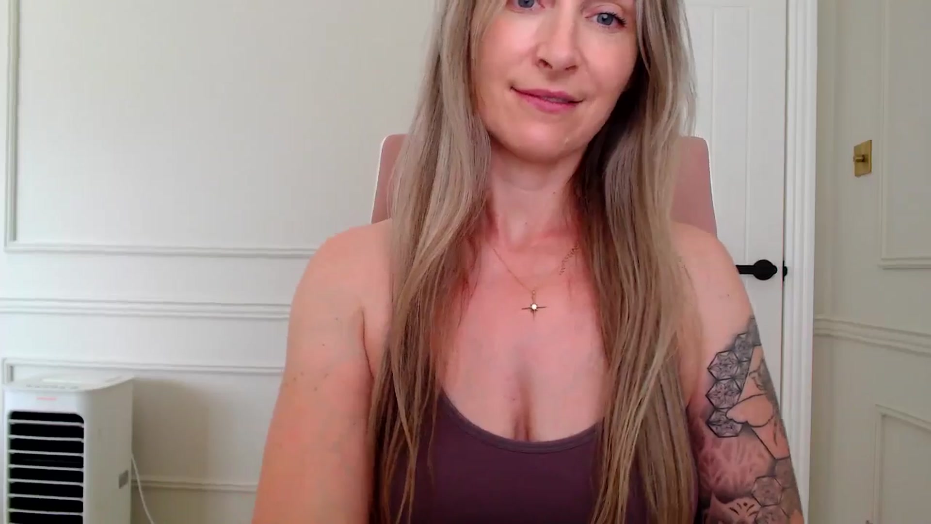 Gallery image thumbnail from Boob_Jiggler's myfreecams stream on, 06/26/2025, 14:04 image 14 of 20