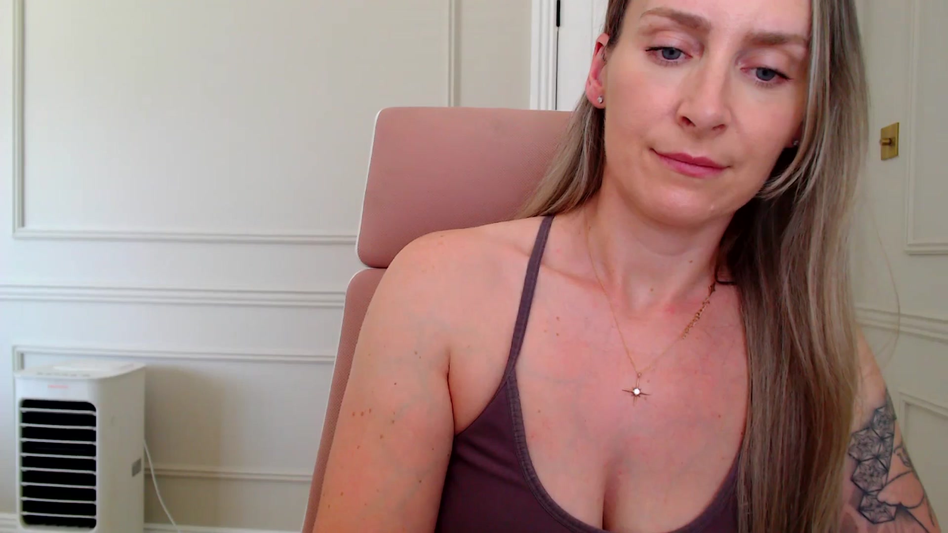 Gallery image thumbnail from Boob_Jiggler's myfreecams stream on, 06/26/2025, 14:04 image 6 of 20