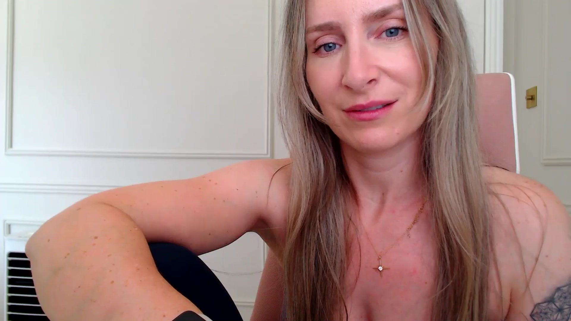 Gallery image thumbnail from Boob_Jiggler's myfreecams stream on, 06/26/2025, 14:04 image 9 of 20