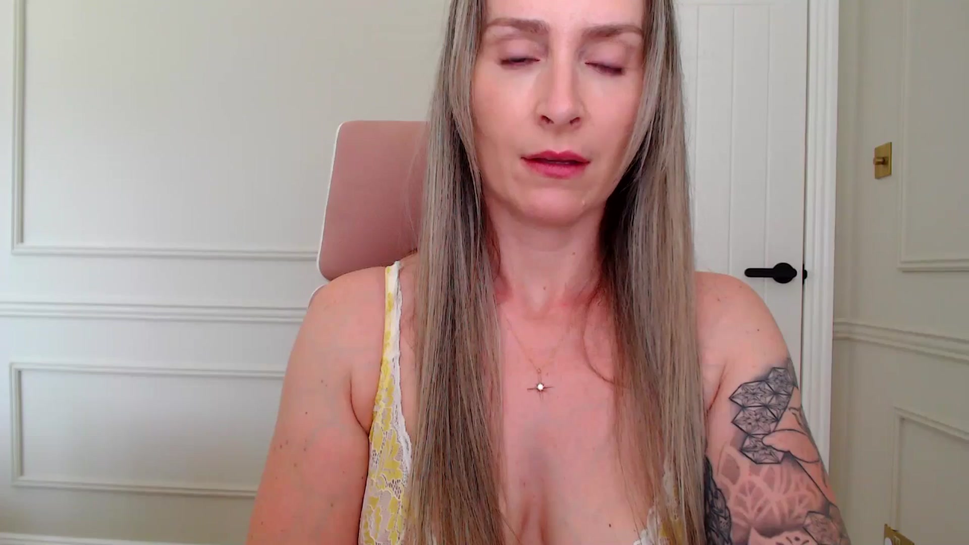 Gallery image thumbnail from Boob_Jiggler's myfreecams stream on, 06/27/2025, 13:53 image 4 of 20