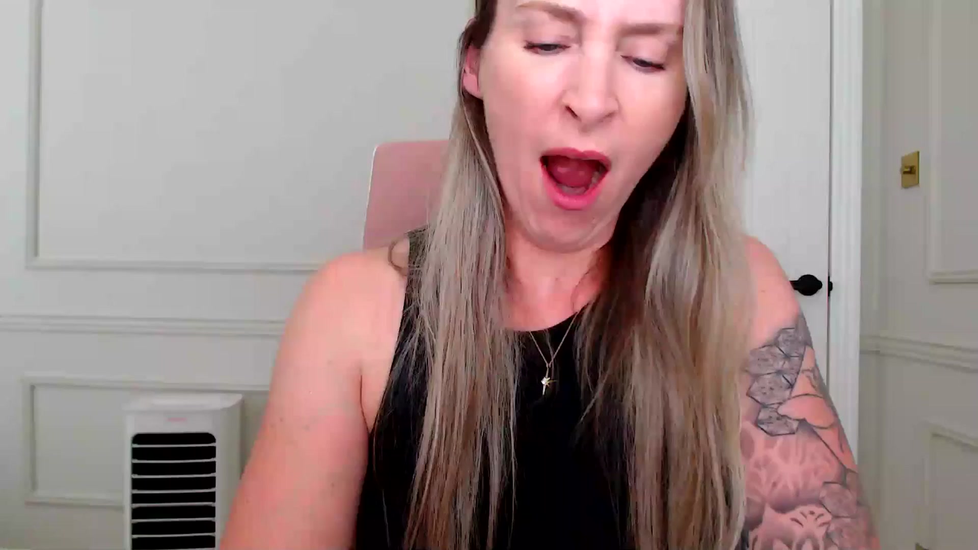 Gallery image thumbnail from Boob_Jiggler's myfreecams stream on, 07/03/2025, 14:08 image 3 of 20