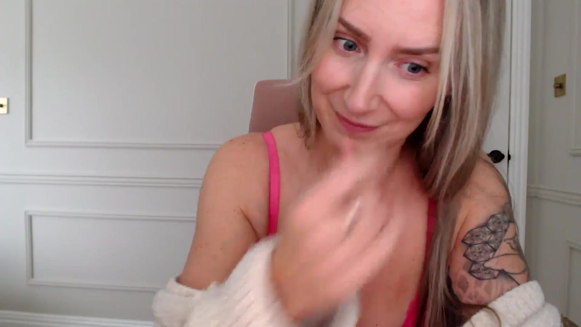 Gallery image thumbnail from Boob_Jiggler's myfreecams stream on, 10/14/2025, 14:01 image 6 of 20