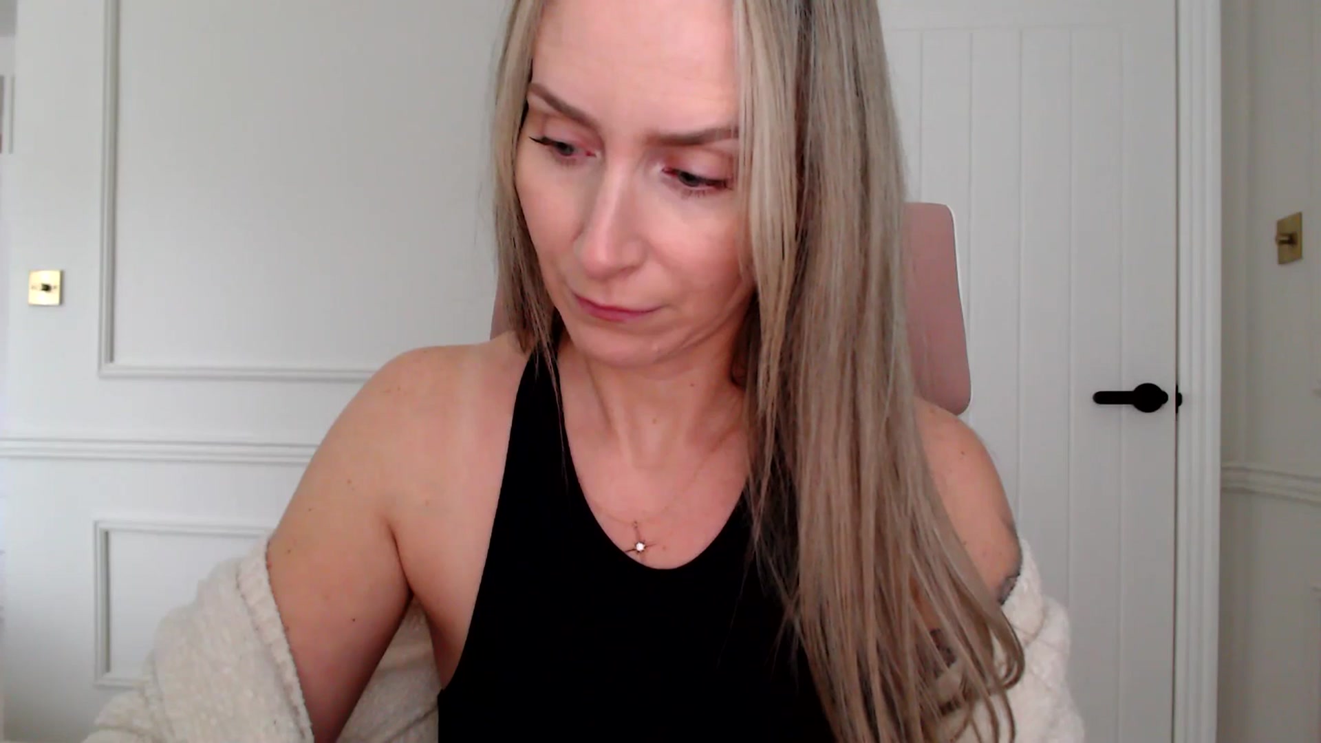Gallery image thumbnail from Boob_Jiggler's myfreecams stream on, 10/15/2025, 13:02 image 4 of 20
