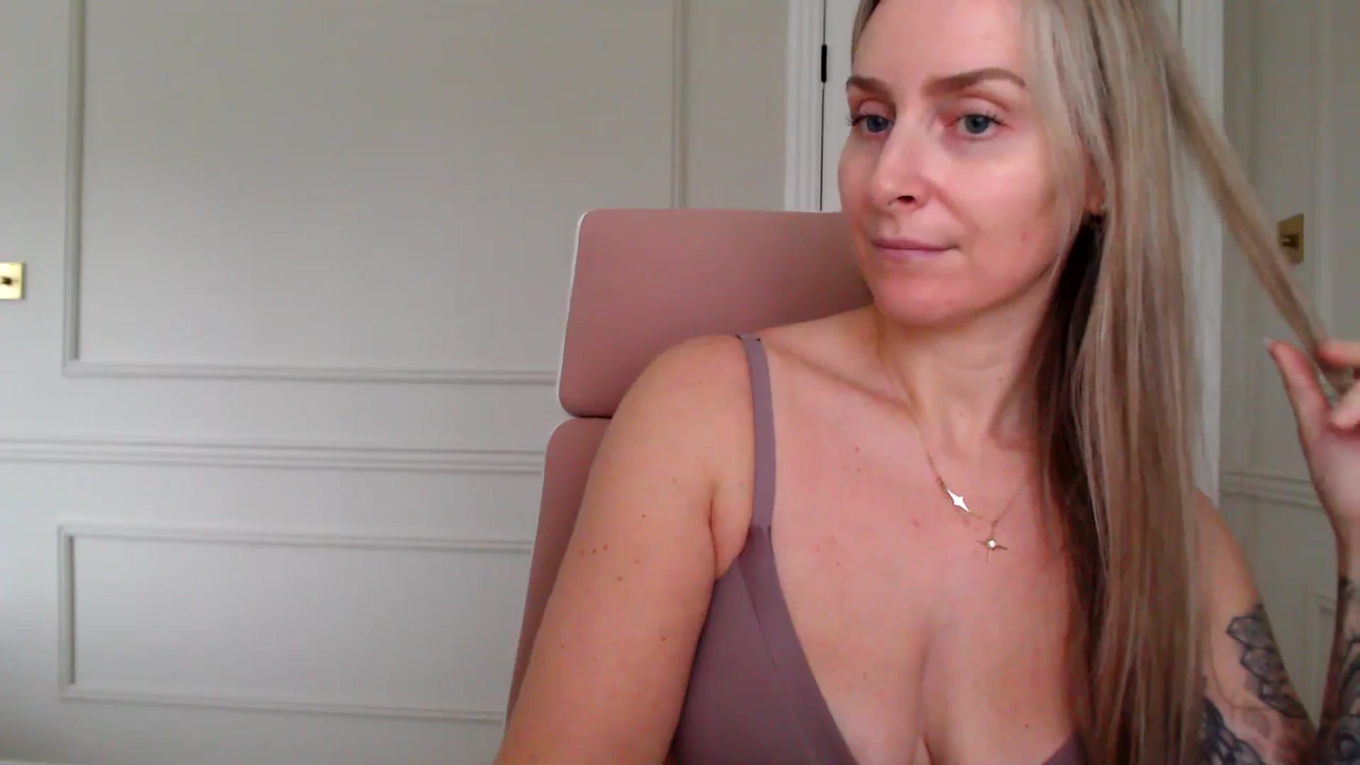 Gallery image thumbnail from Boob_Jiggler's myfreecams stream on, 11/10/2025, 14:41 image 3 of 20