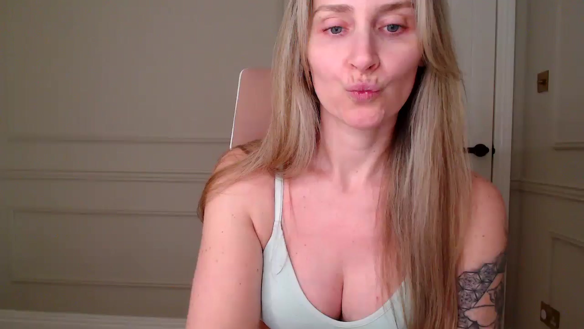 Gallery image thumbnail from Boob_Jiggler's myfreecams stream on, 03/30/2026, 19:36 image 17 of 20