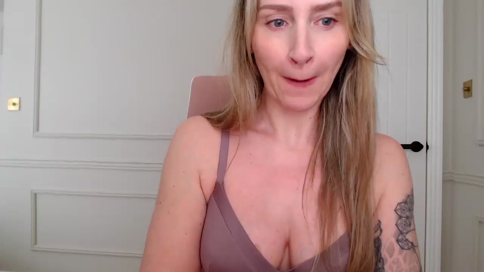 Gallery image thumbnail from Boob_Jiggler's myfreecams stream on, 03/31/2026, 15:20 image 7 of 20