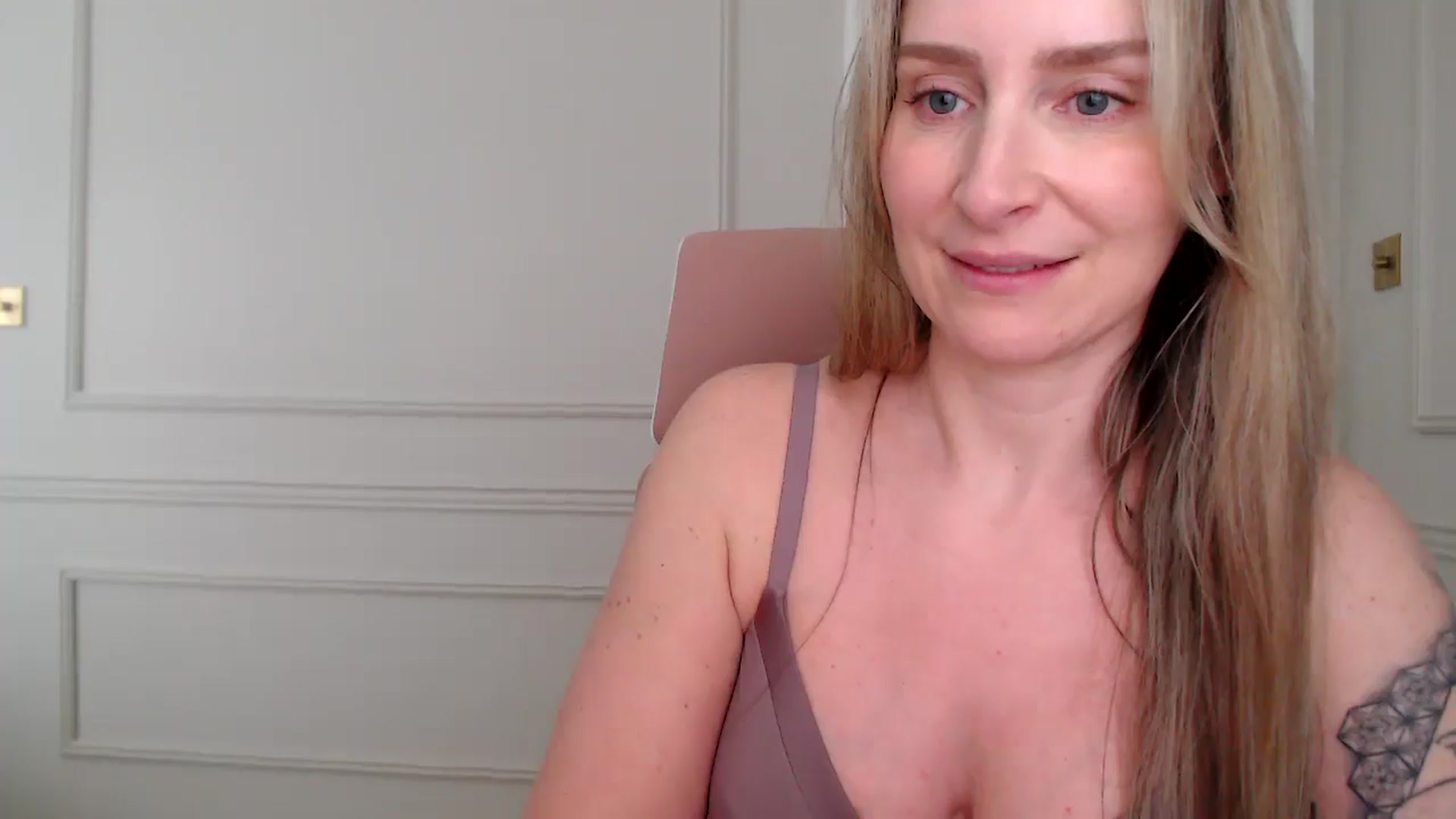 Gallery image thumbnail from Boob_Jiggler's myfreecams stream on, 03/31/2026, 18:33 image 4 of 20