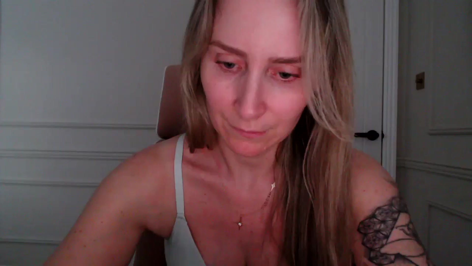 Gallery image thumbnail from Boob_Jiggler's myfreecams stream on, 04/13/2026, 19:17 image 4 of 20