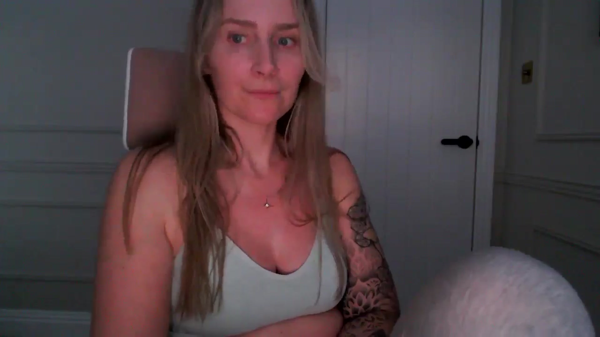 Gallery image thumbnail from Boob_Jiggler's myfreecams stream on, 04/13/2026, 19:17 image 9 of 20