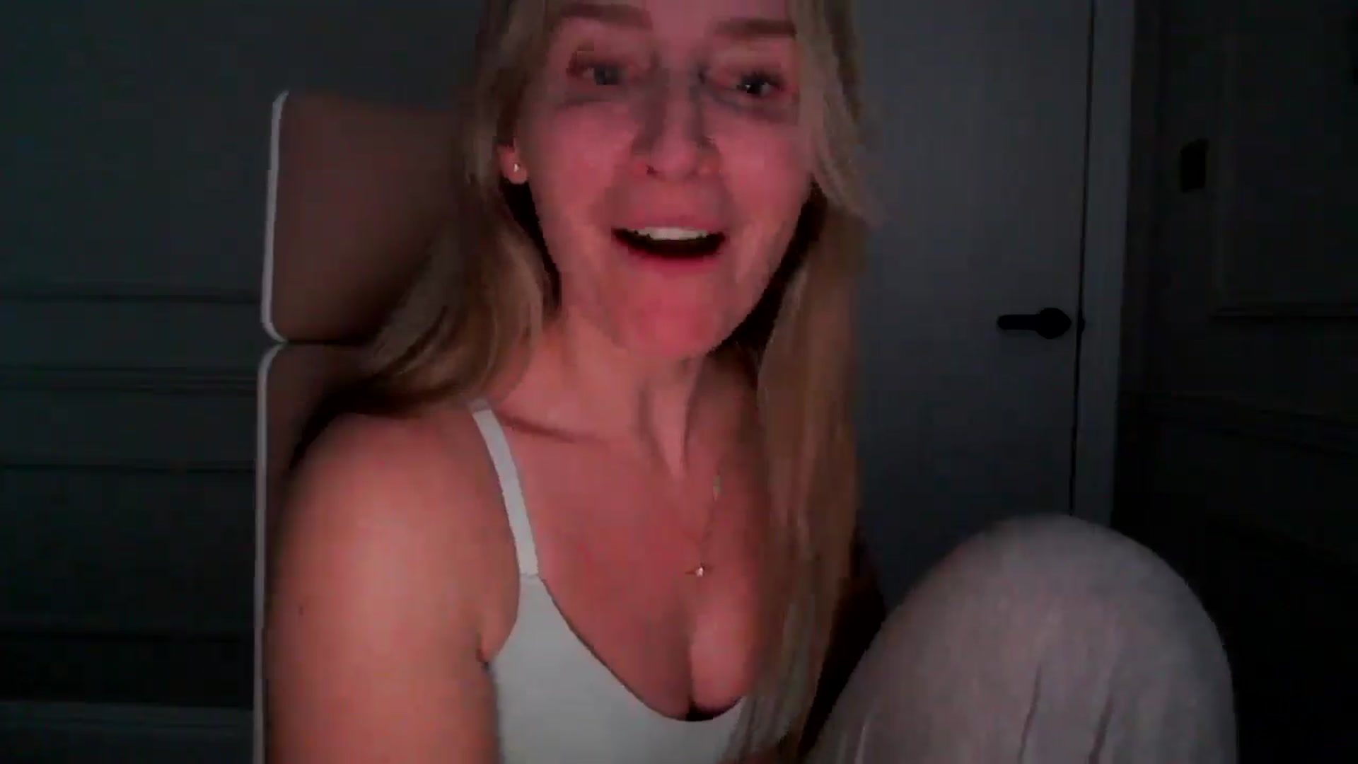 Gallery image thumbnail from Boob_Jiggler's myfreecams stream on, 04/13/2026, 19:17 image 16 of 20
