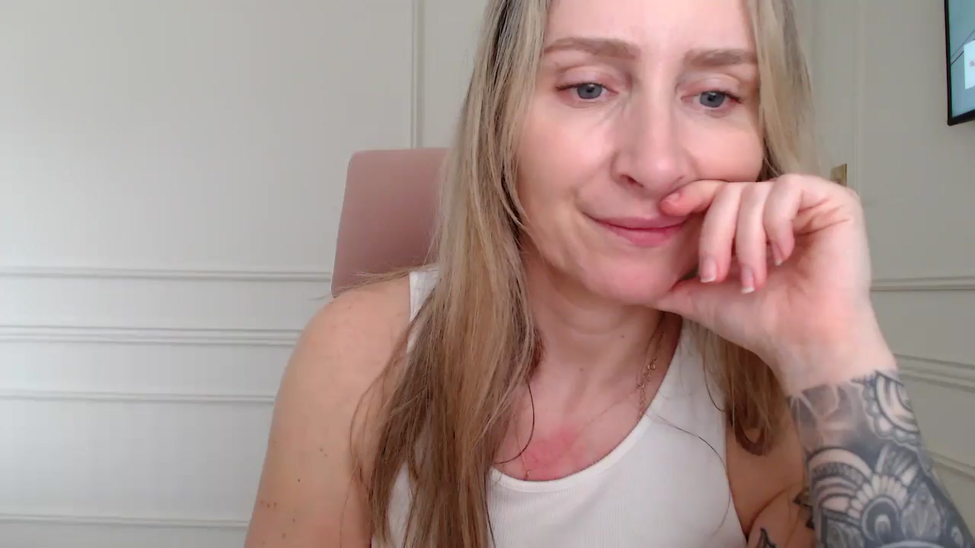 Gallery image thumbnail from Boob_Jiggler's myfreecams stream on, 04/14/2026, 13:51 image 15 of 20