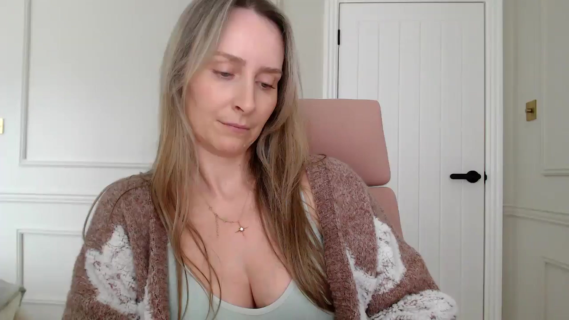 Gallery image thumbnail from Boob_Jiggler's myfreecams stream on, 04/20/2026, 13:20 image 14 of 20