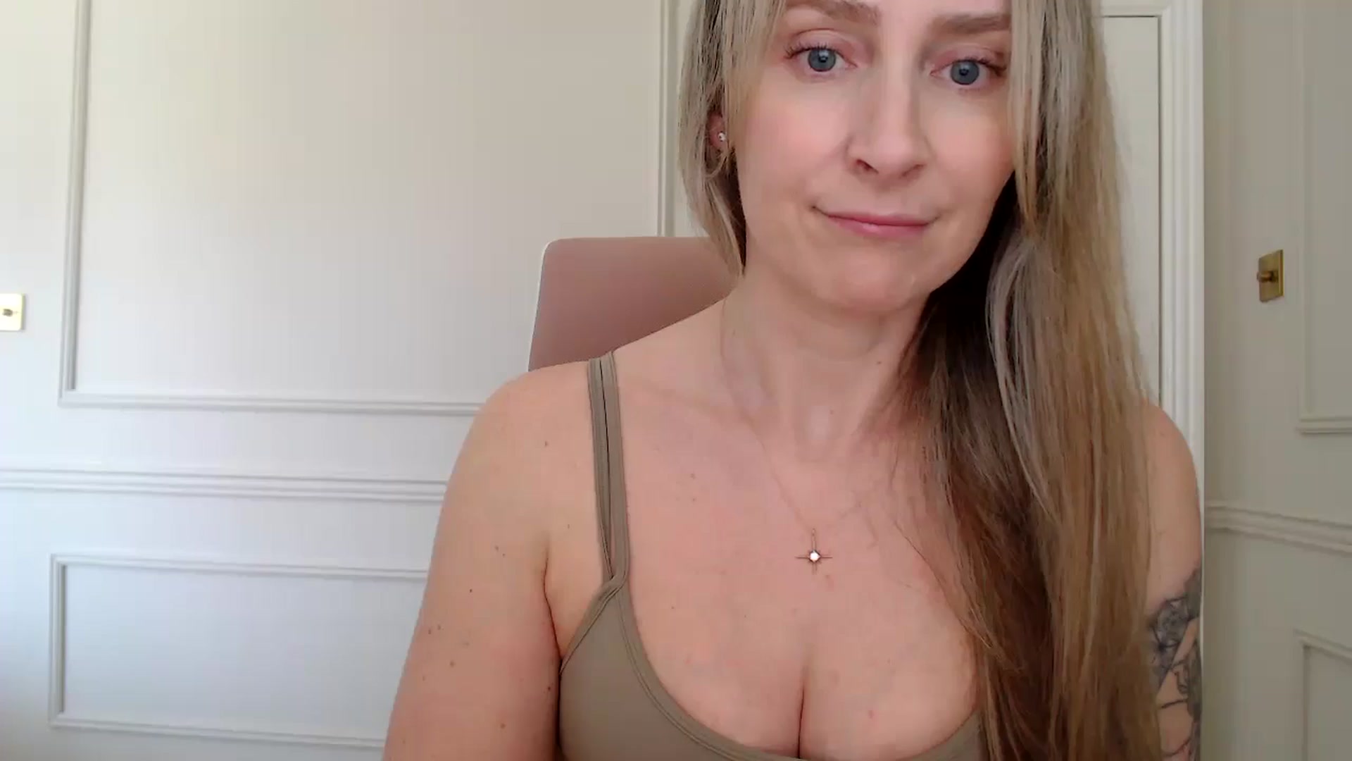 Gallery image thumbnail from Boob_Jiggler's myfreecams stream on, 04/22/2026, 13:44 image 5 of 20