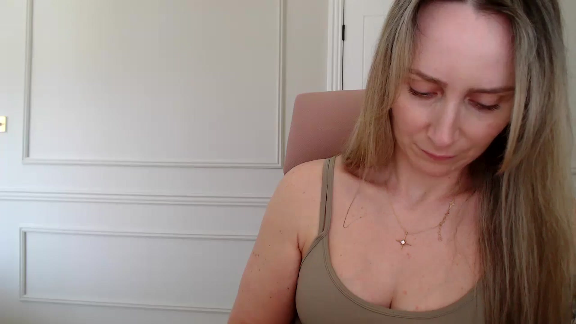 Gallery image thumbnail from Boob_Jiggler's myfreecams stream on, 04/22/2026, 13:44 image 19 of 20