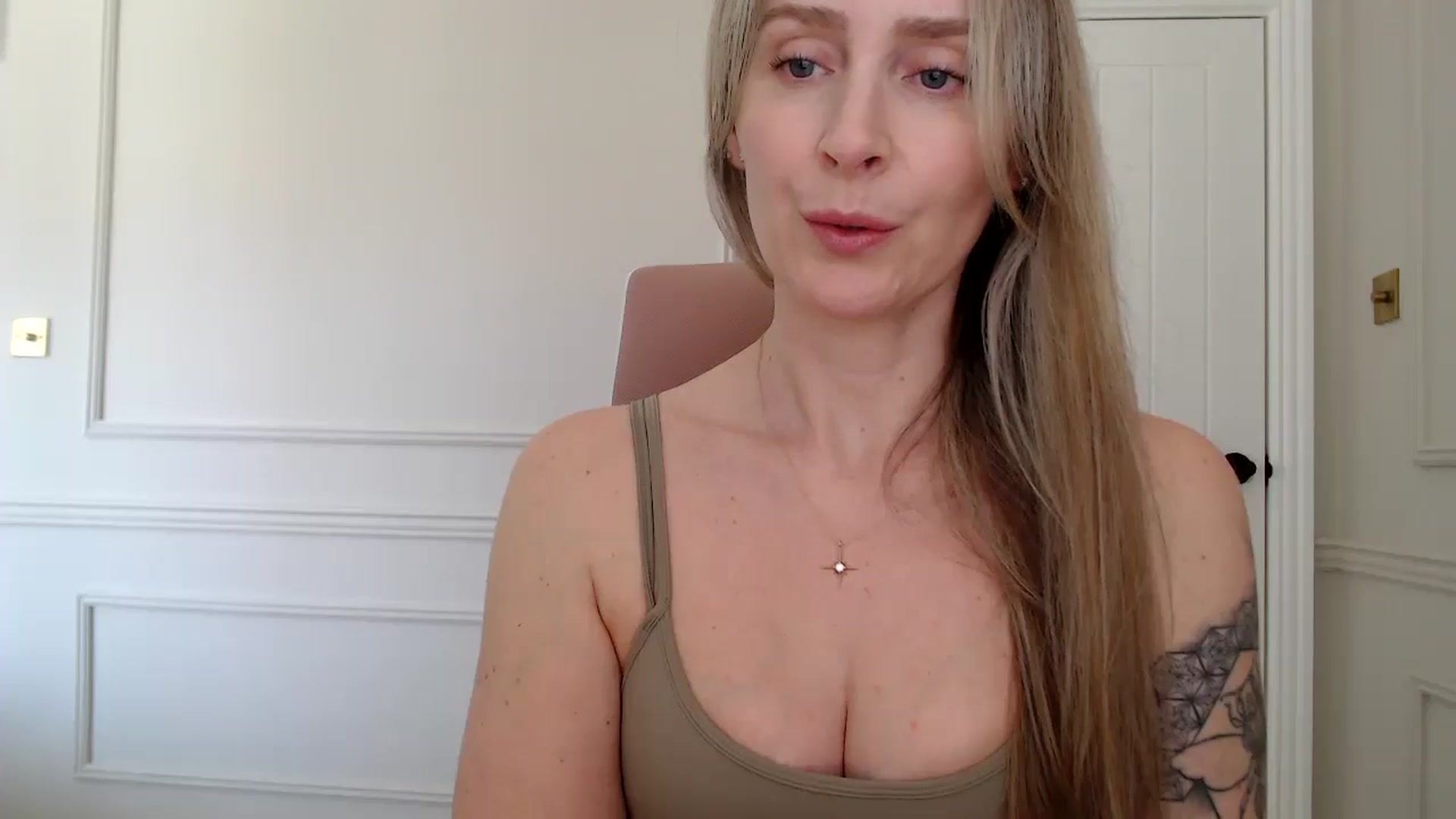 Gallery image thumbnail from Boob_Jiggler's myfreecams stream on, 04/22/2026, 13:44 image 3 of 20