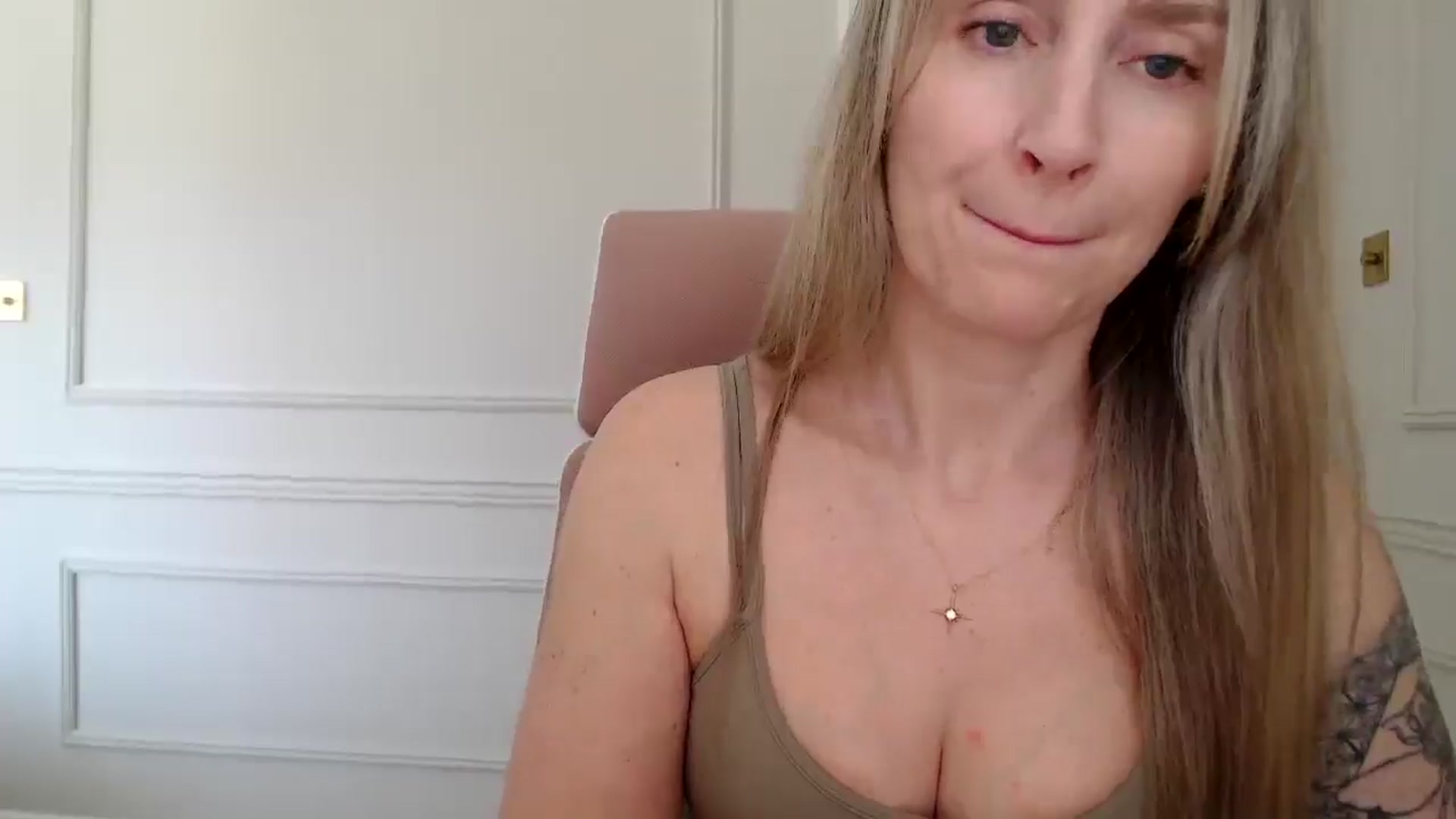 Gallery image thumbnail from Boob_Jiggler's myfreecams stream on, 04/22/2026, 13:44 image 11 of 20